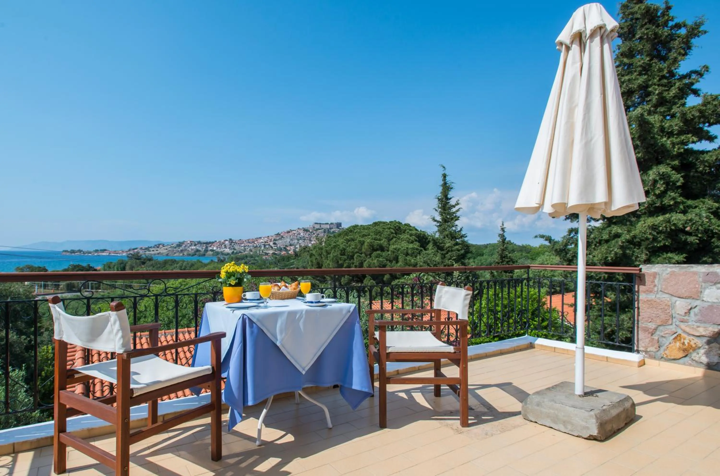 Balcony/Terrace in Delfinia Hotel & Bungalows