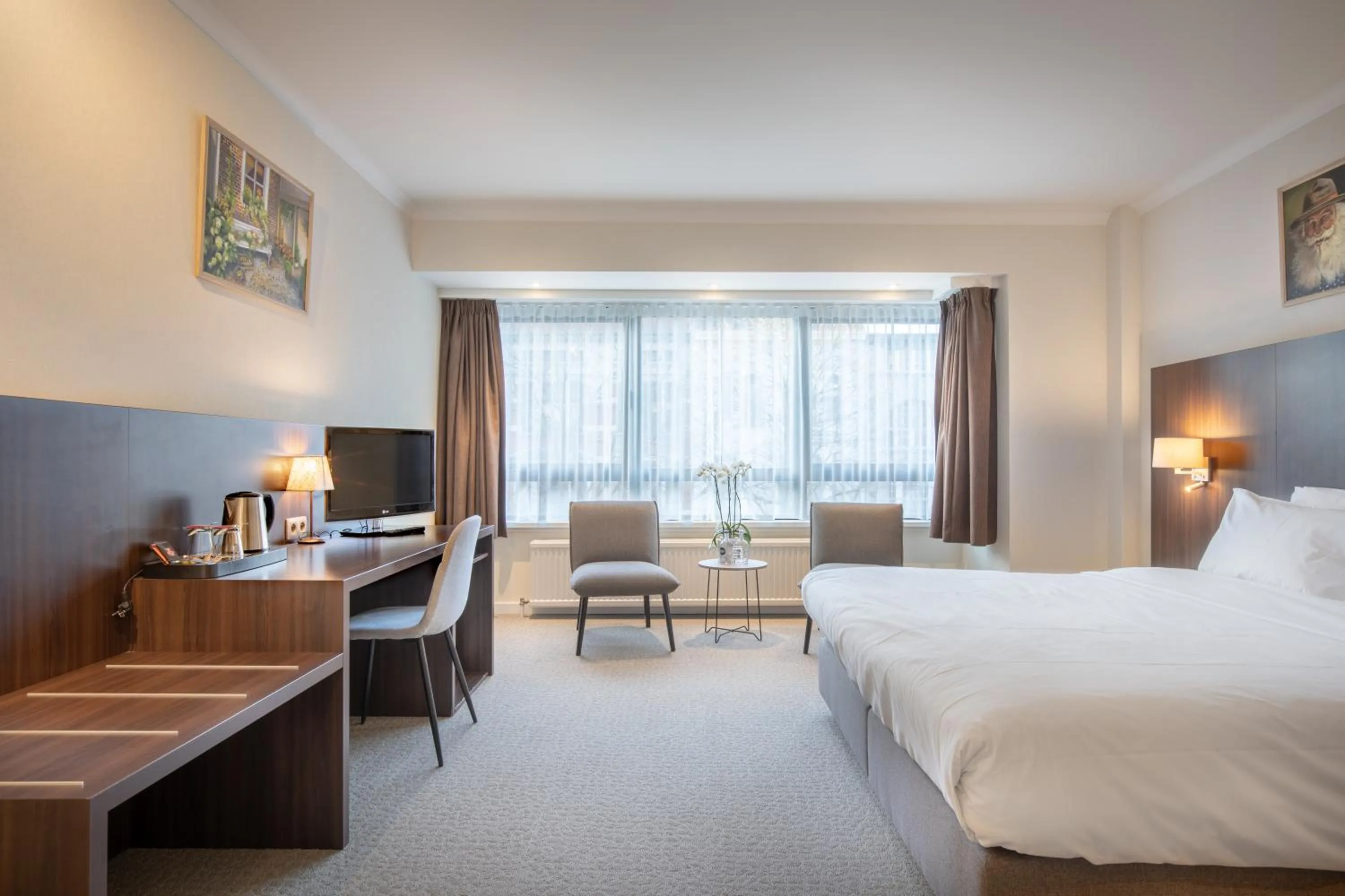 Photo of the whole room, Bed in Hotel Carlton