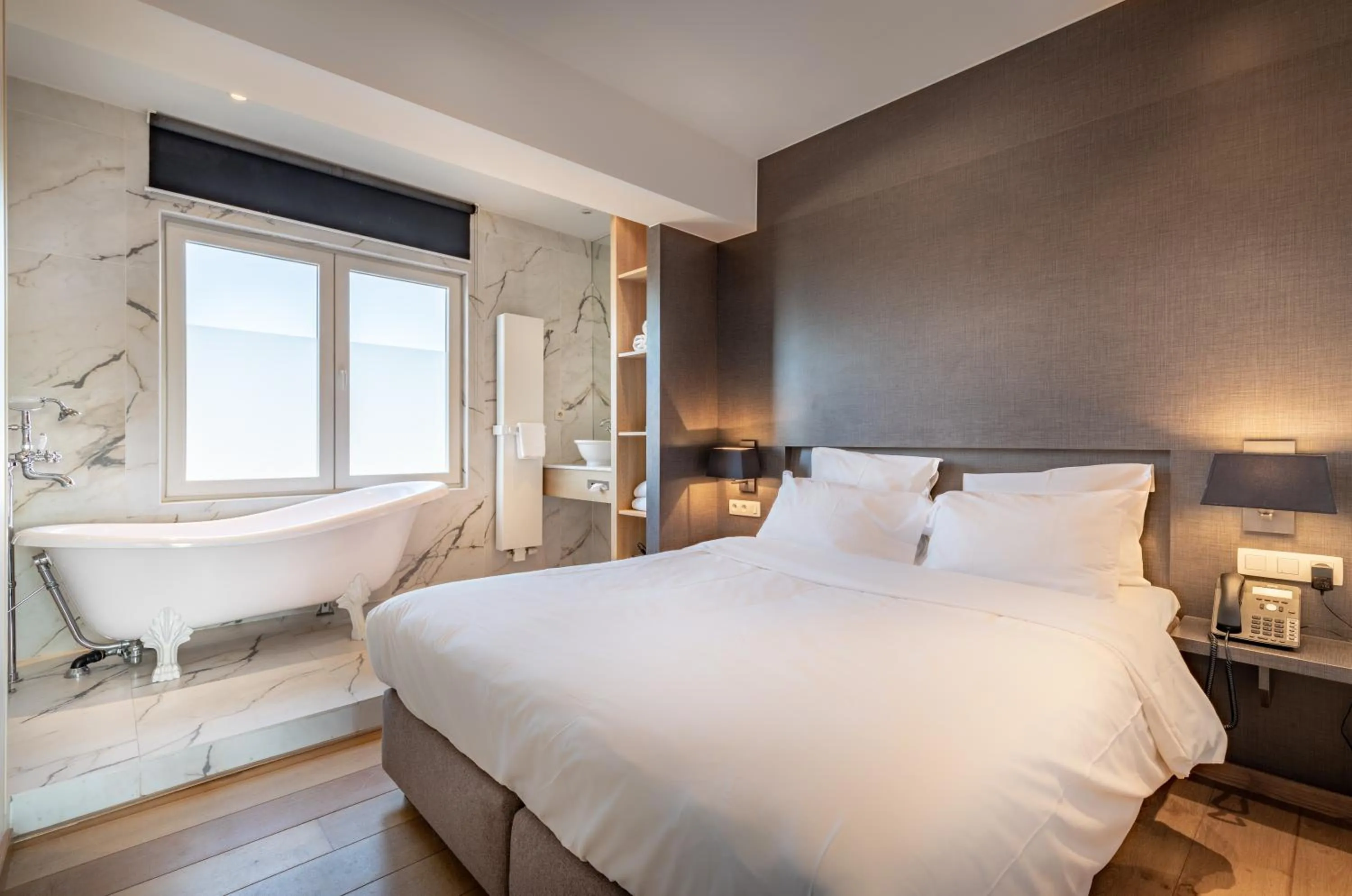 Photo of the whole room, Bed in Hotel Carlton