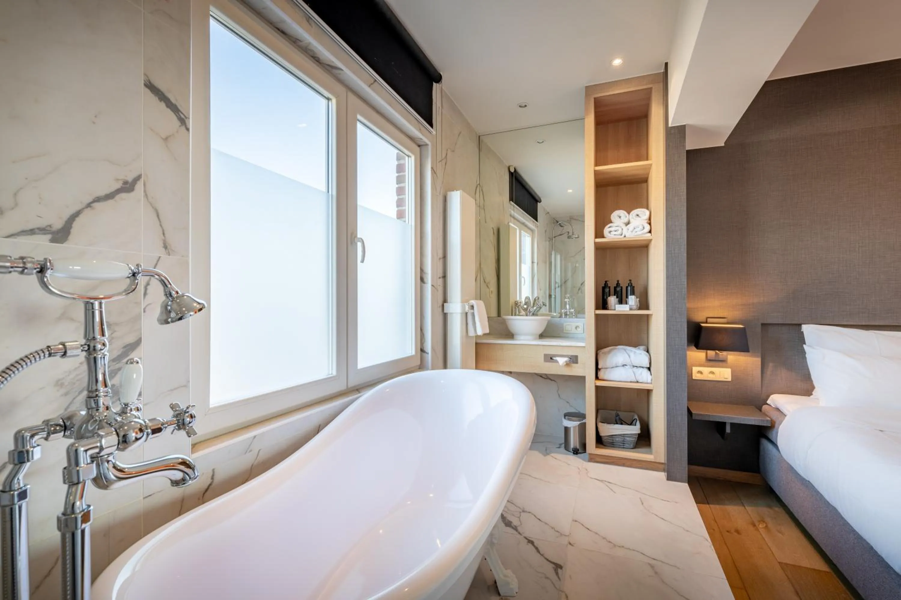 Photo of the whole room, Bed in Hotel Carlton