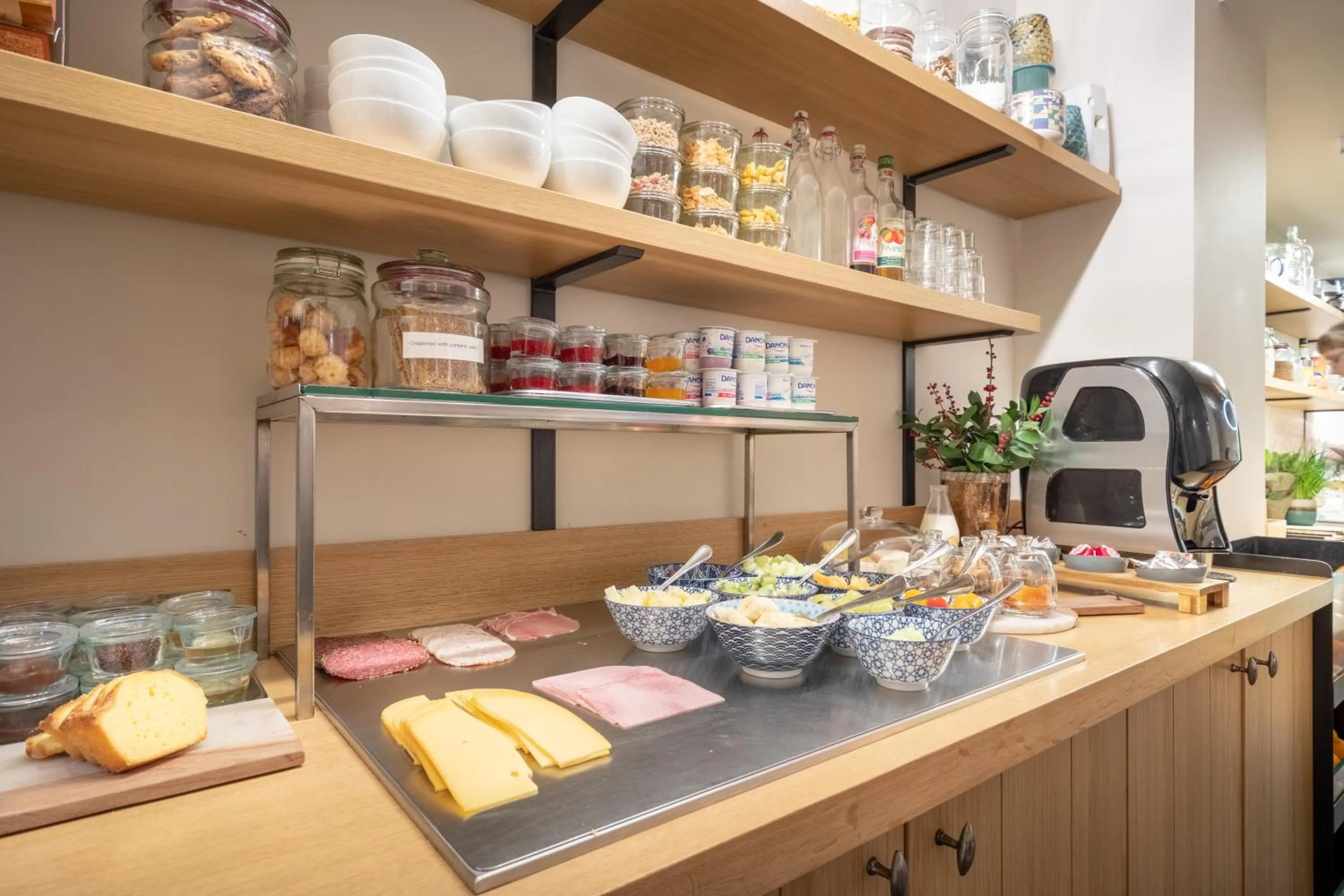 Buffet breakfast in Hotel Carlton