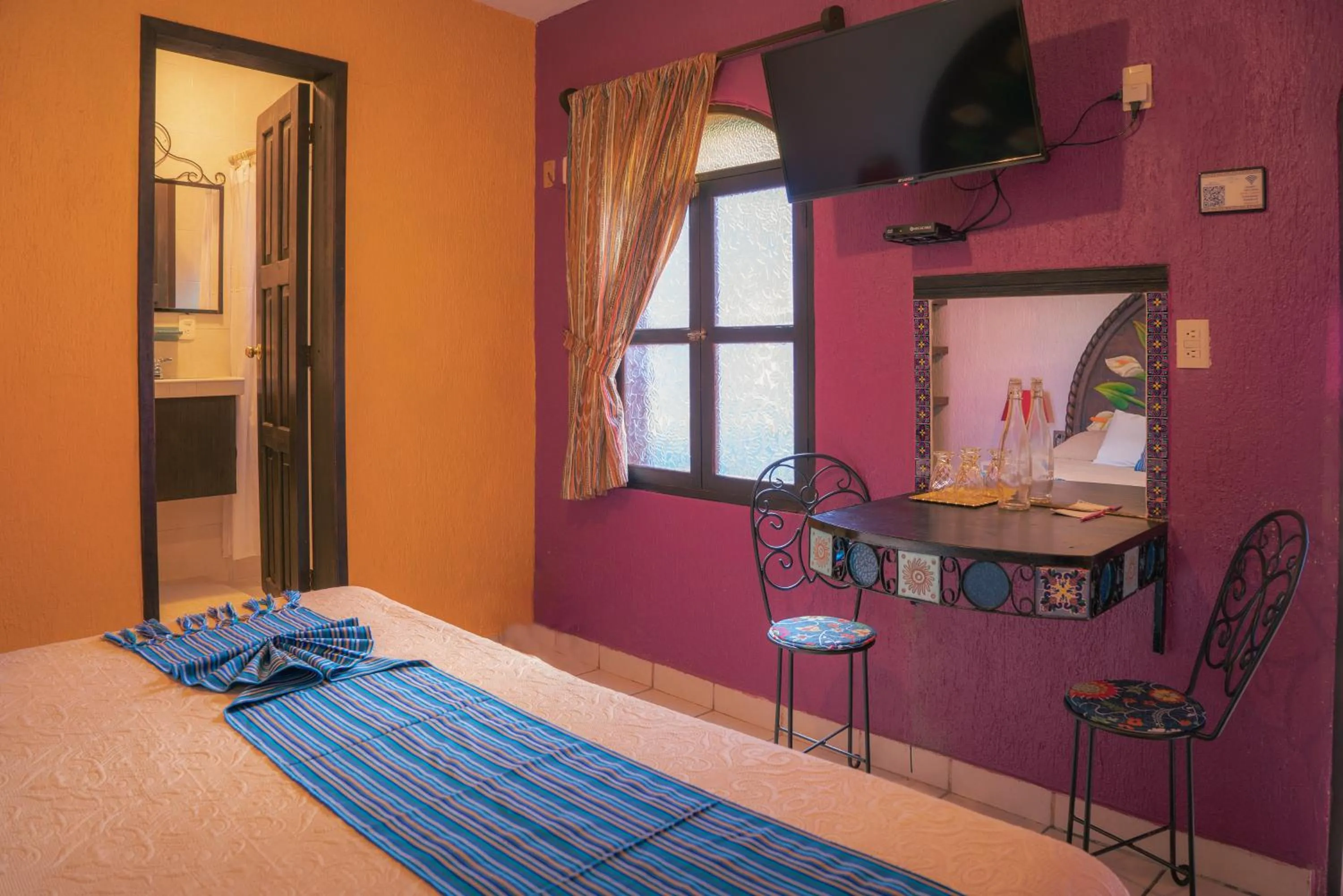 room service, Bed in Hotel Tepeyac