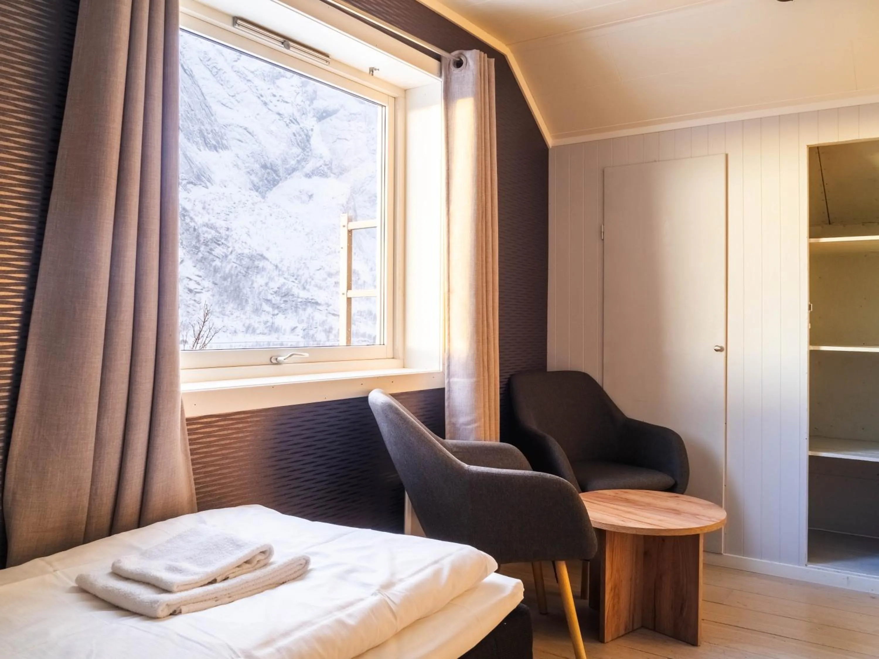 Bed in Lofoten Bed & Breakfast Reine - Rooms & Apartments