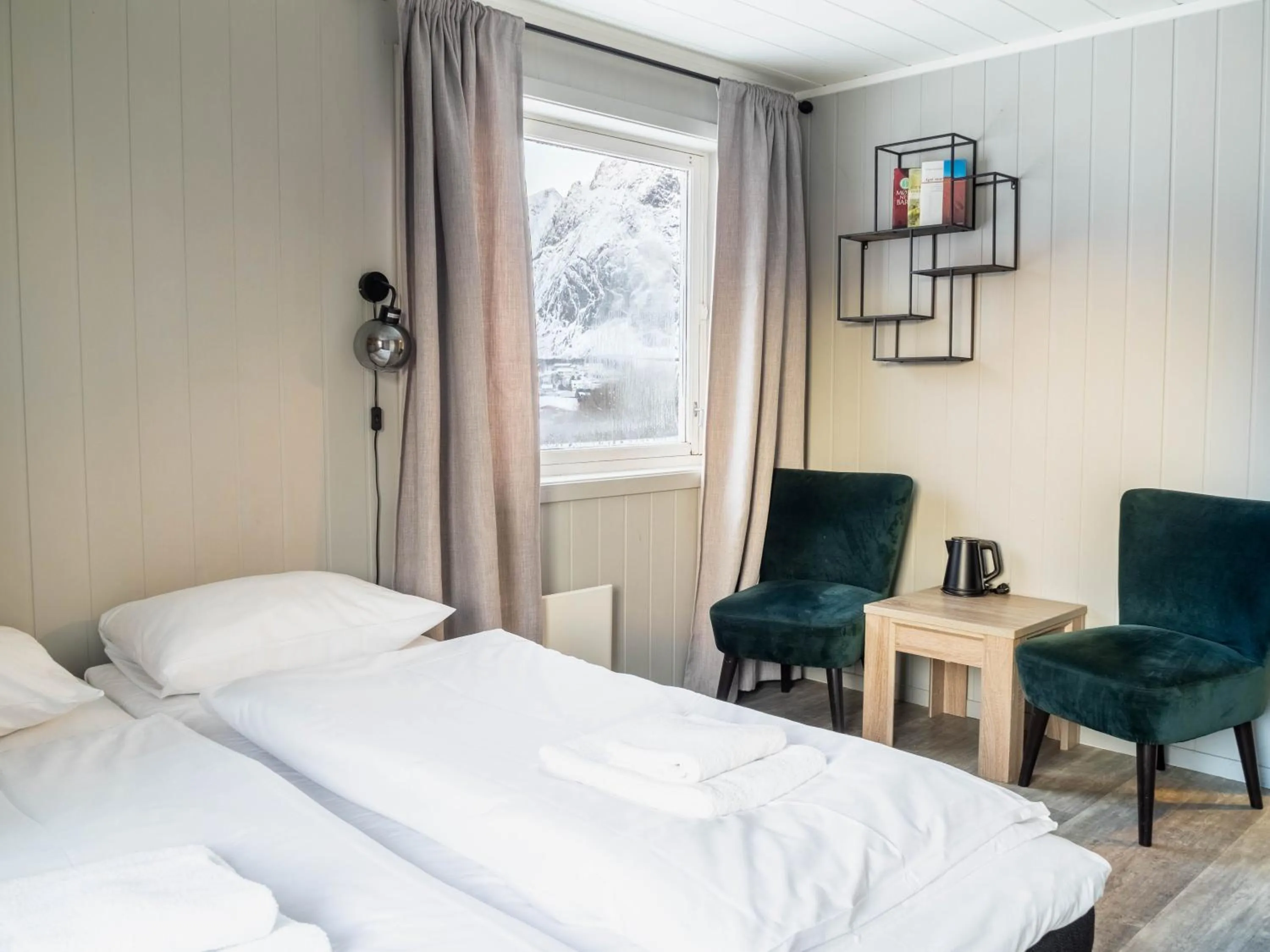 Bed in Lofoten Bed & Breakfast Reine - Rooms & Apartments