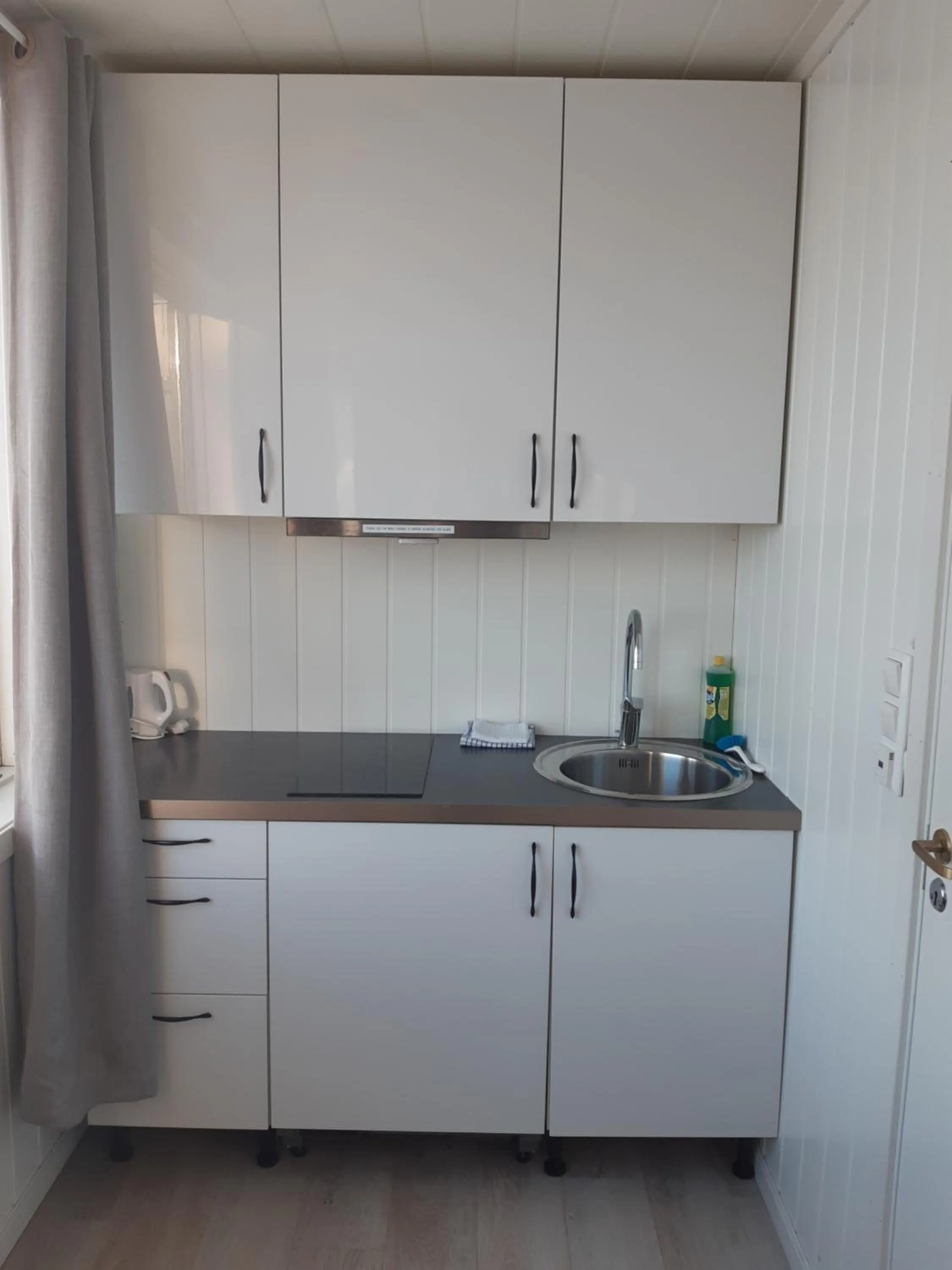 Twin Room With Kitchenette in Lofoten Bed & Breakfast Reine - Rooms & Apartments