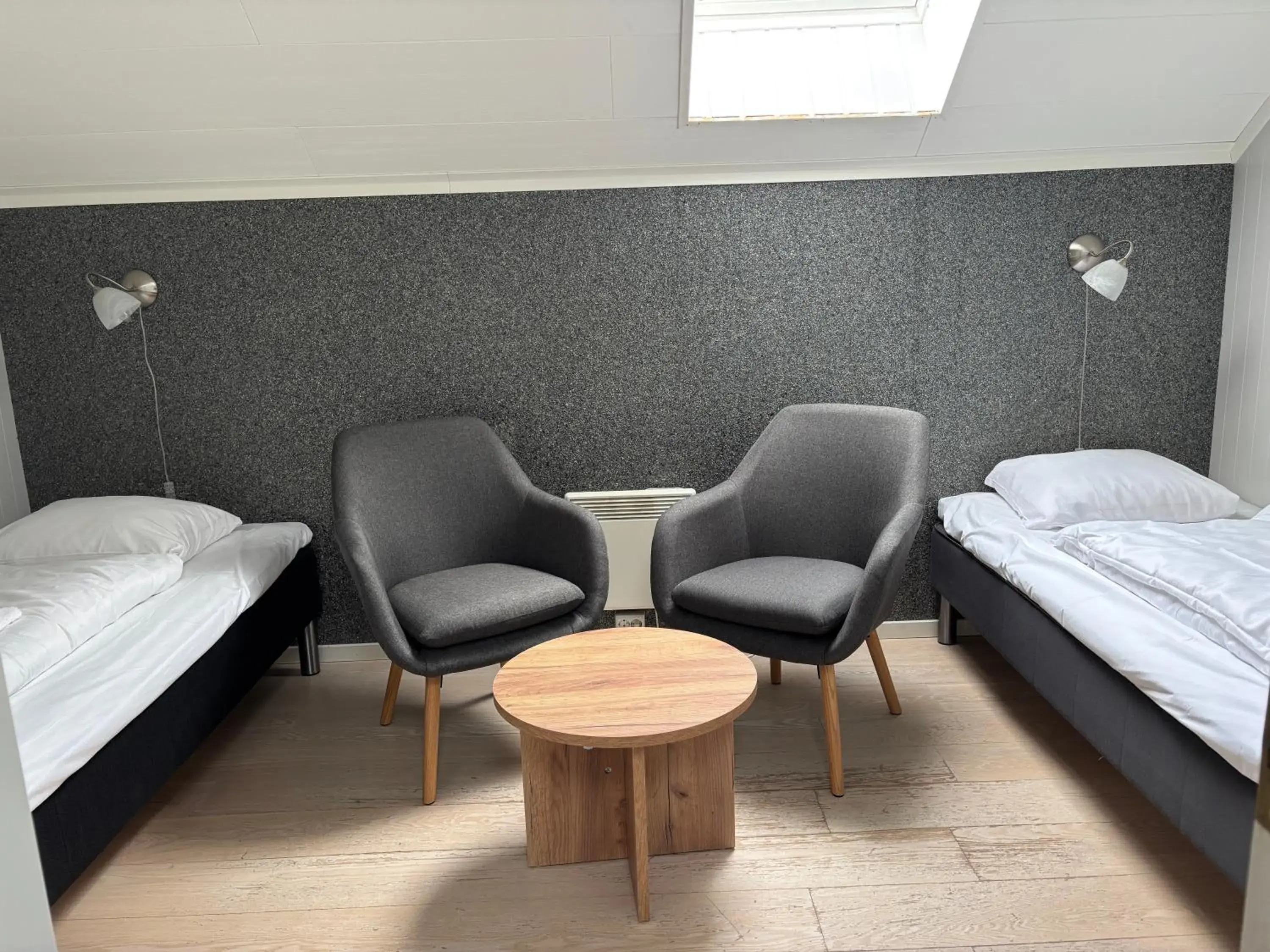 Twin Room with Shared Bathroom top floor in Lofoten Bed & Breakfast Reine - Rooms & Apartments Twin Room with Shared Bathroom top floor in Lofoten Bed & Breakfast Reine - Rooms & Apartments