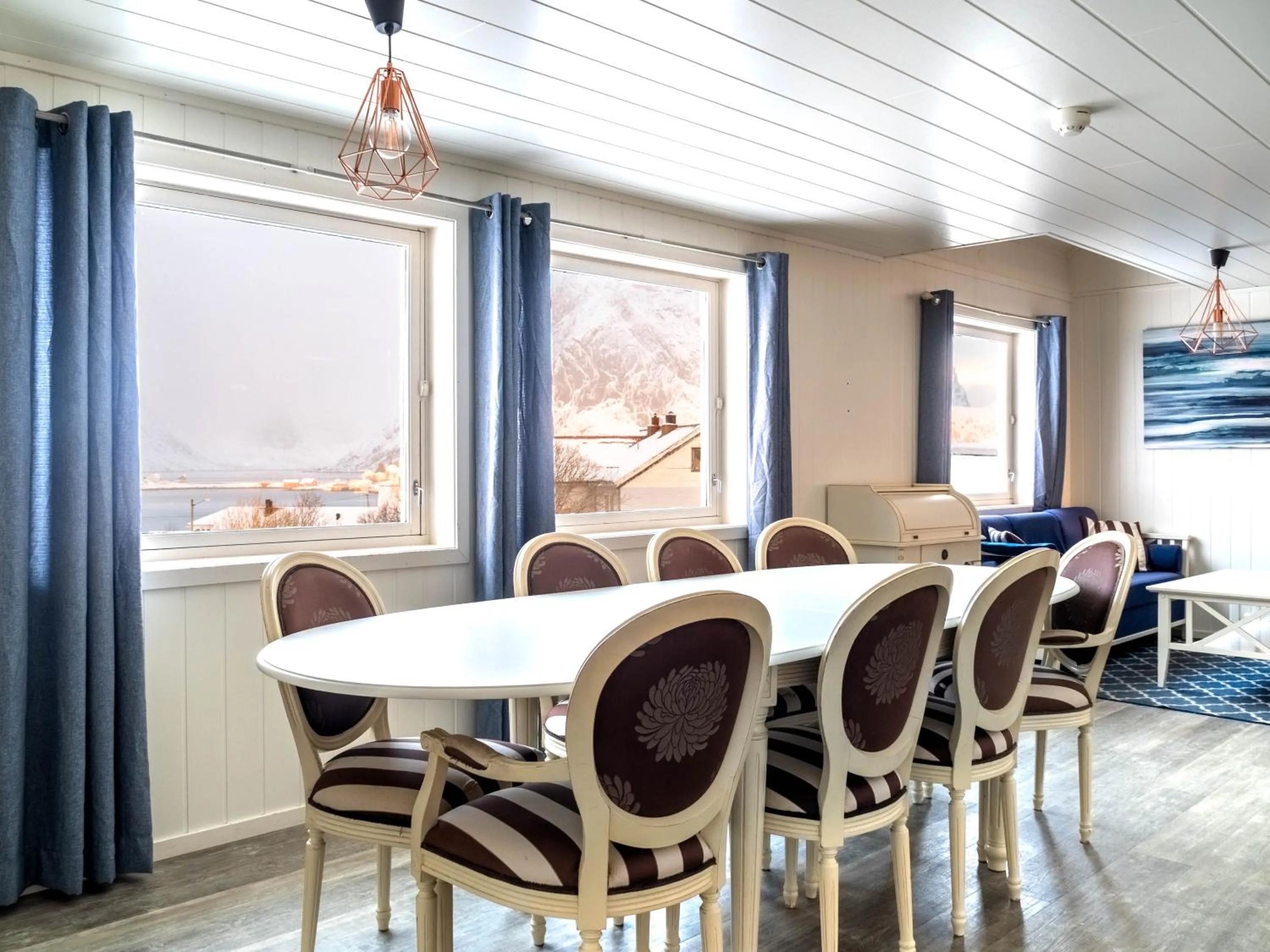 Kitchen or kitchenette in Lofoten Bed & Breakfast Reine - Rooms & Apartments