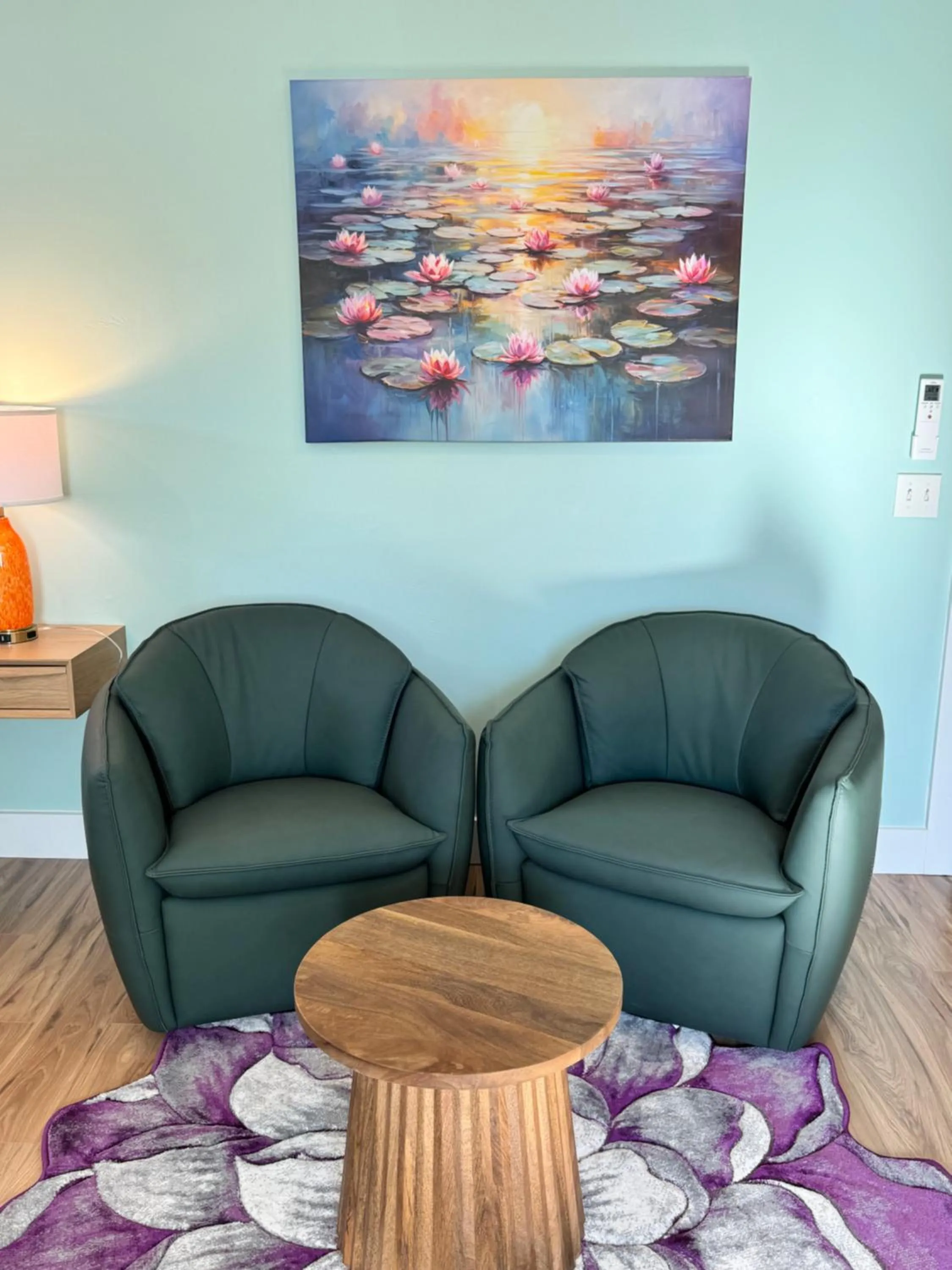 Seating area in Julie's Park Cafe & Motel