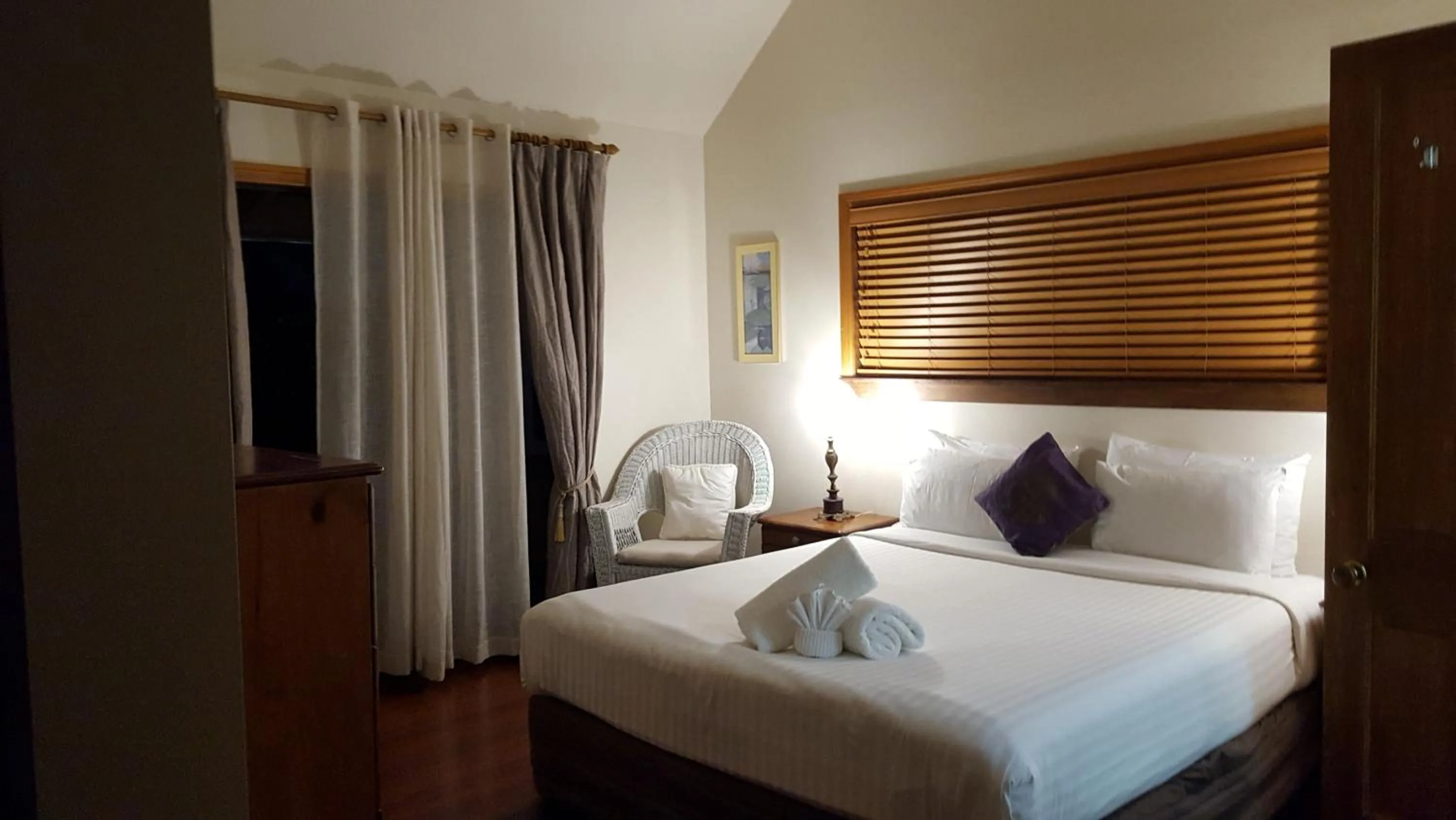 Bedroom, Bed in Seaport Village