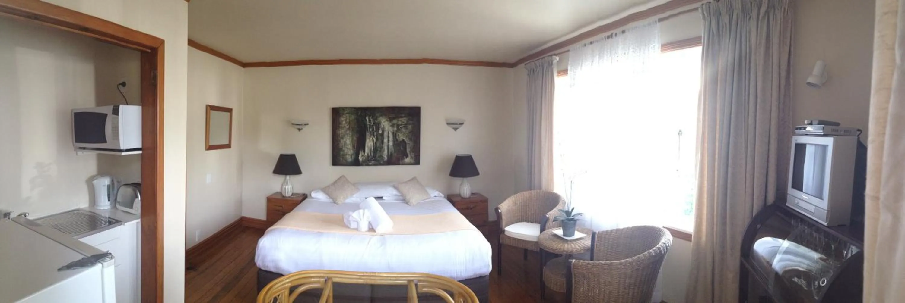 Photo of the whole room, Bed in Seaport Village