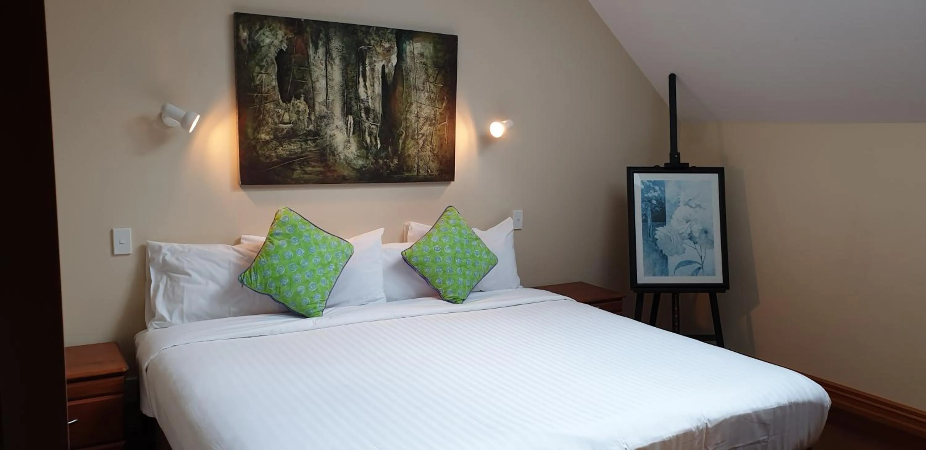 Bedroom, Bed in Seaport Village