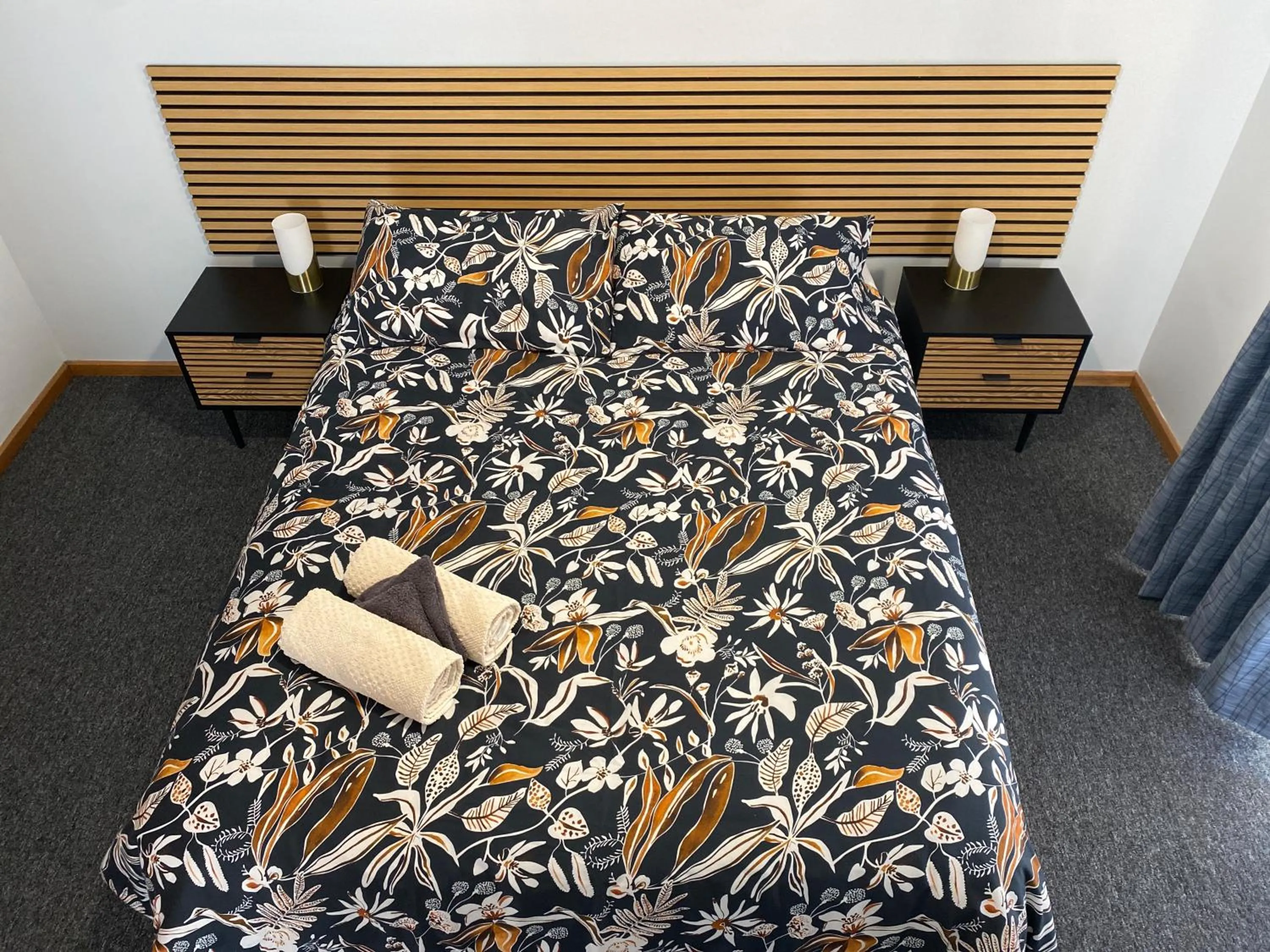 Bedroom, Bed in Lazy Days Cottage - Victor Harbor