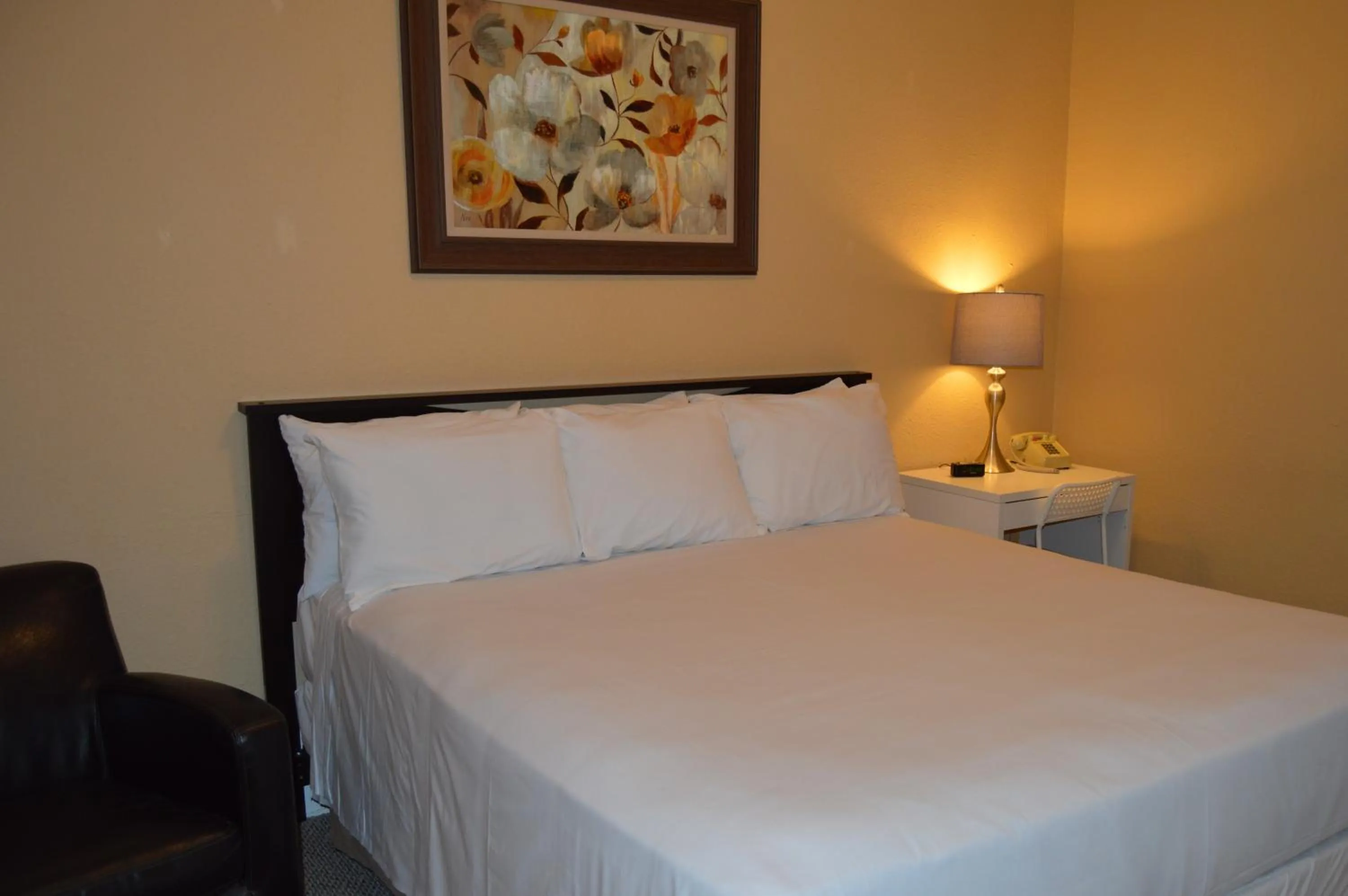 Bed in SF Plaza Hotel