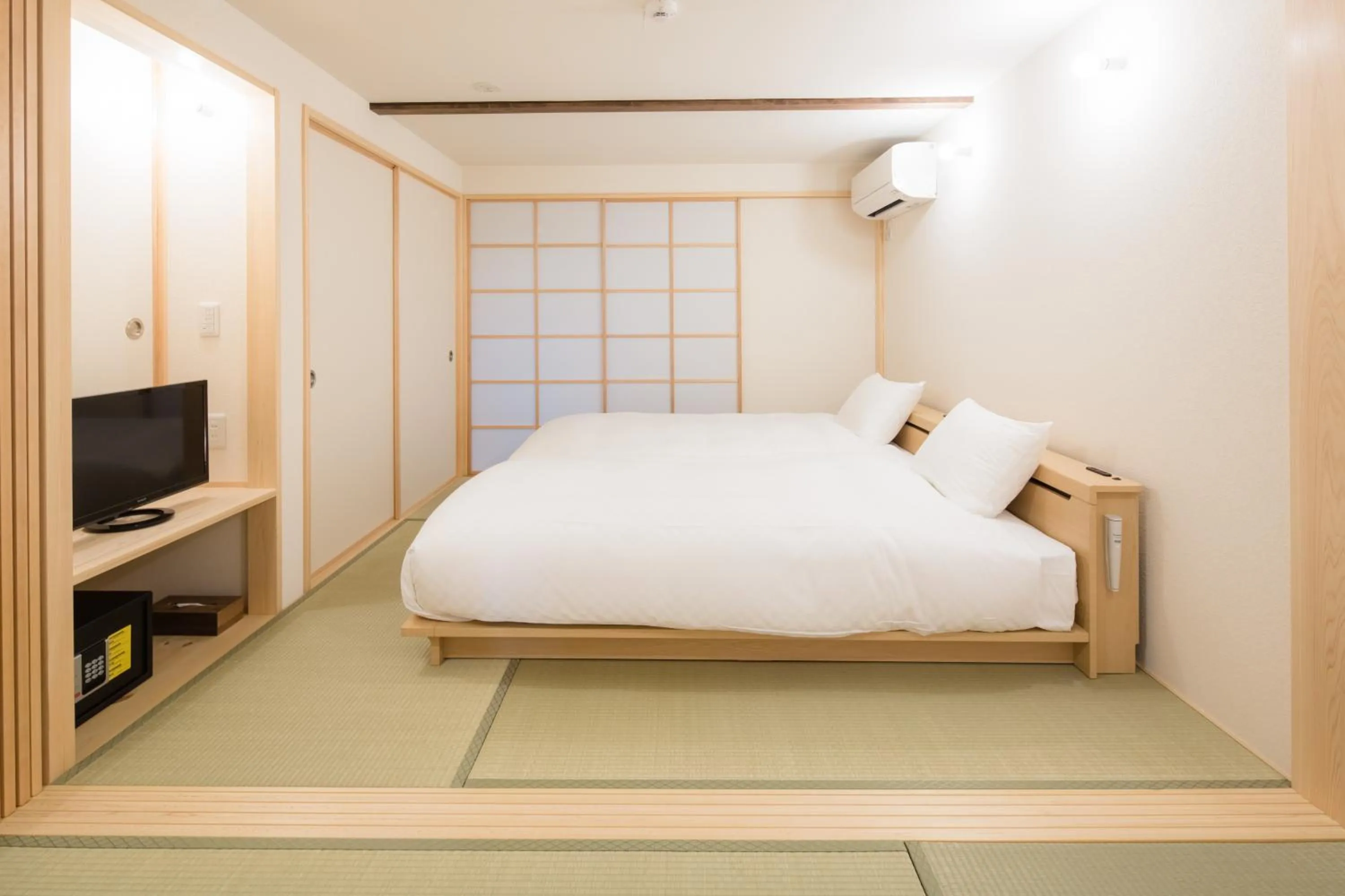 Living room, Bed in RESI STAY Anekoji