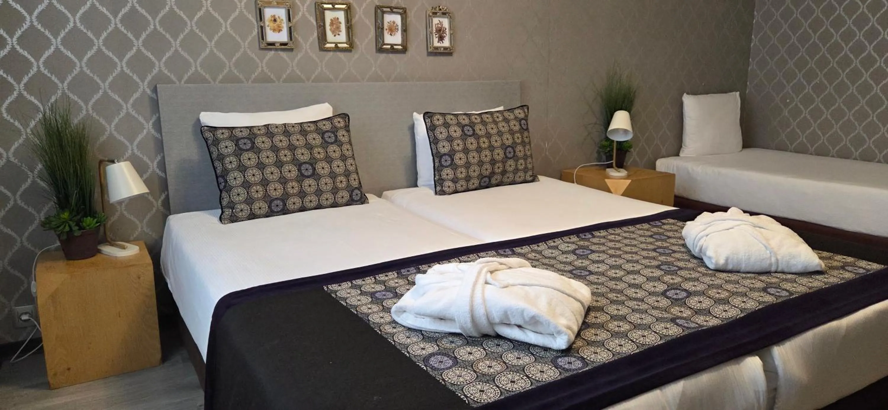 Bedroom, Bed in Hotel Floris Arlequin Grand-Place