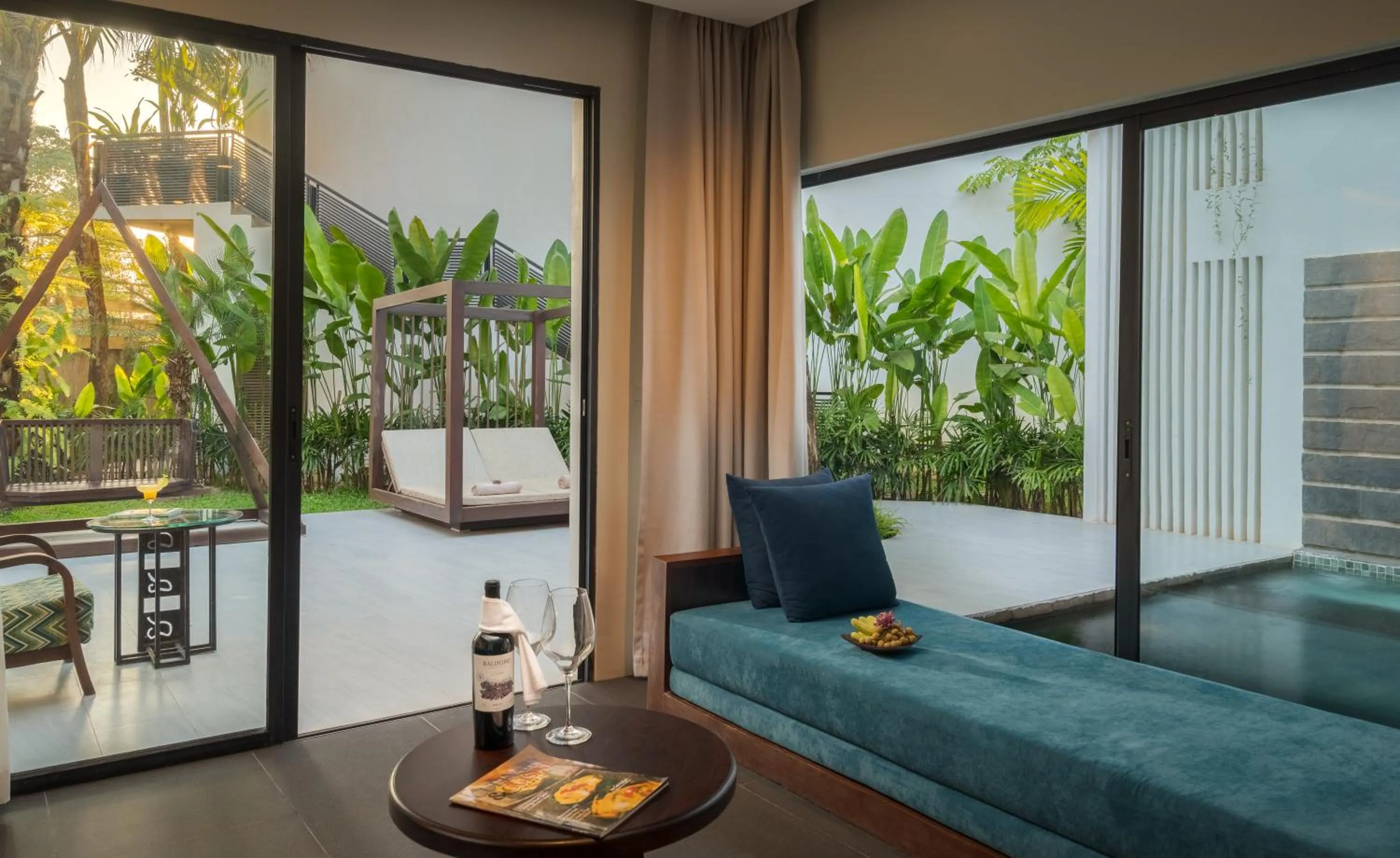 Balcony/Terrace, Bed in Metta Residence & Spa