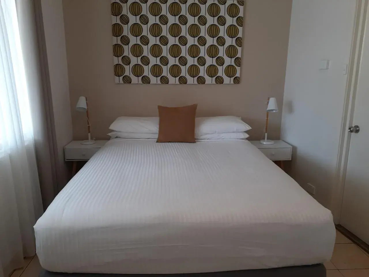 Queen Room in Belmont Palms Motel Queen Room in Belmont Palms Motel