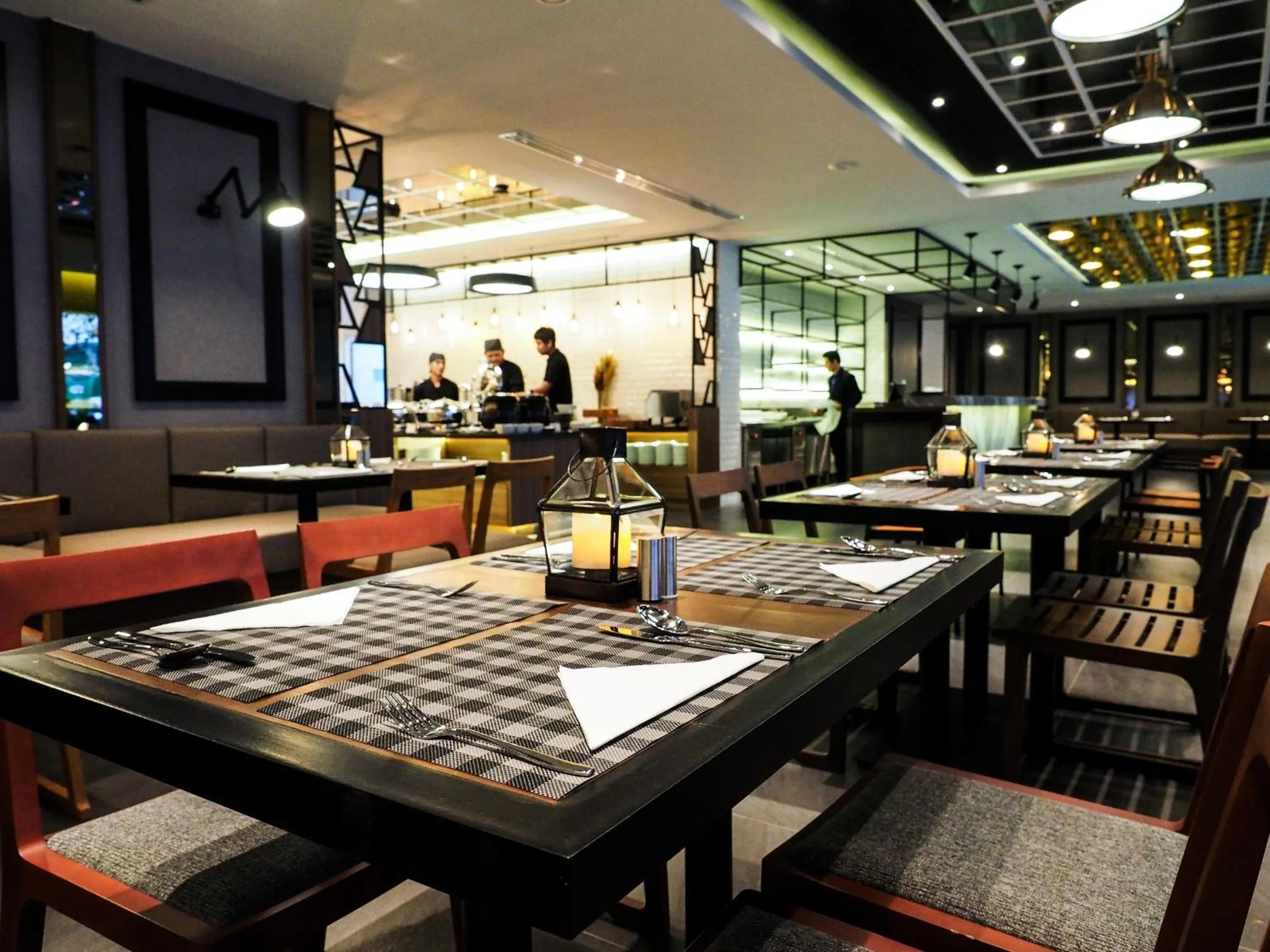Restaurant/places to eat in 130 Hotel & Residence Bangkok