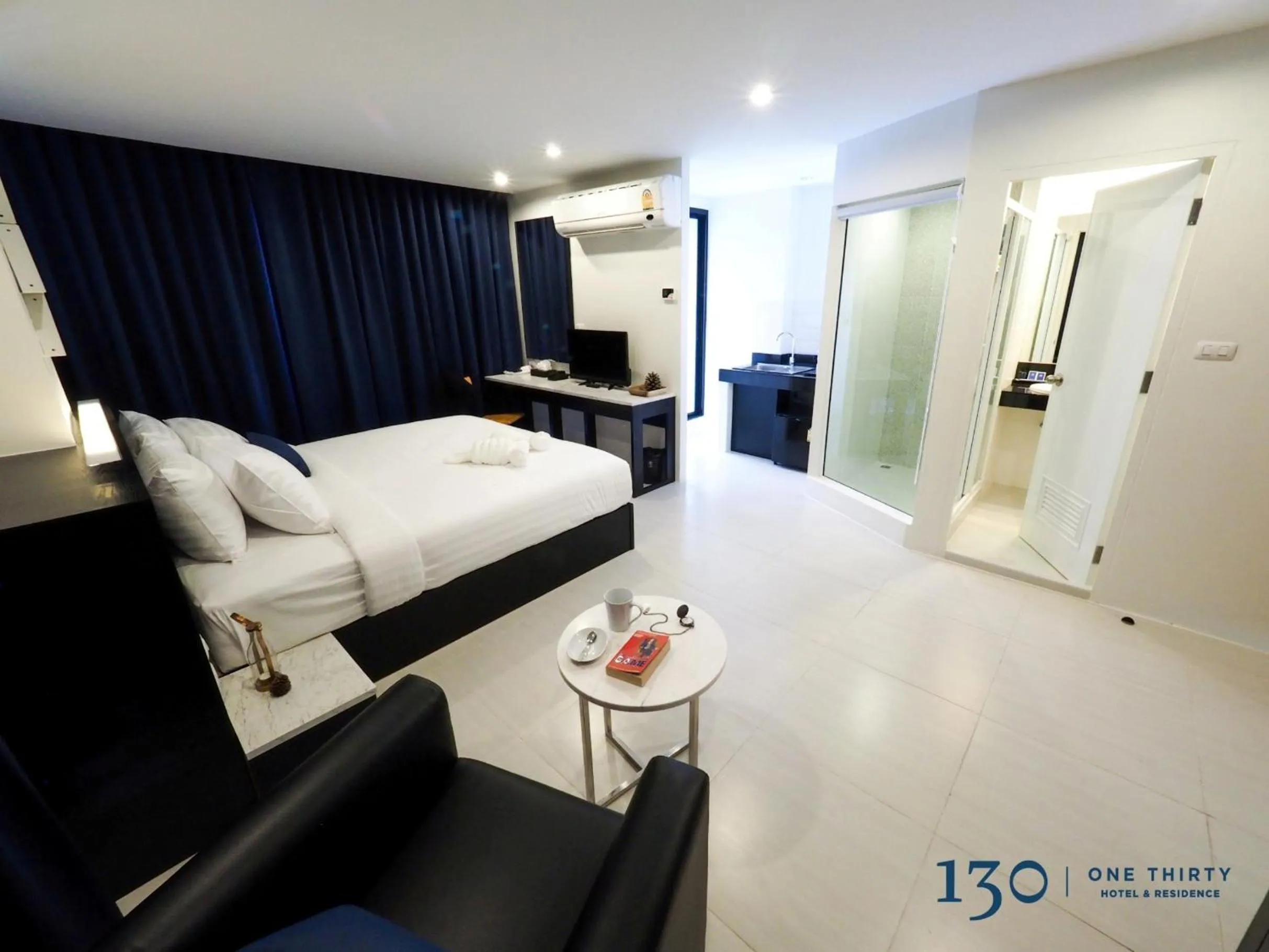 Living room, Bed in 130 Hotel & Residence Bangkok