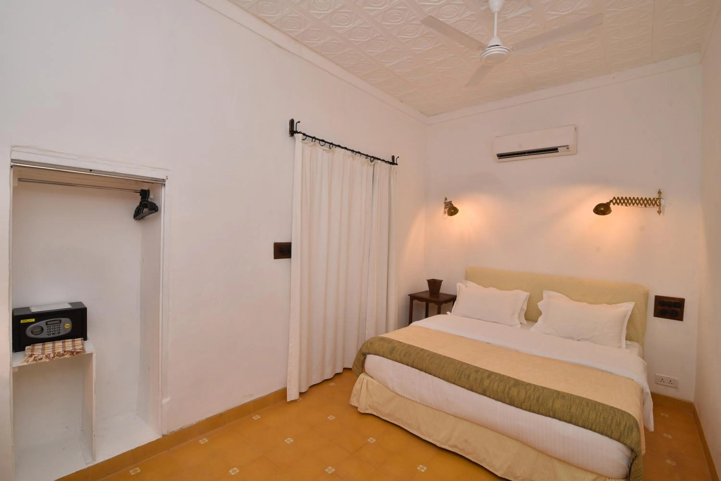 Photo of the whole room, Bed in Mateus Boutique Hotel