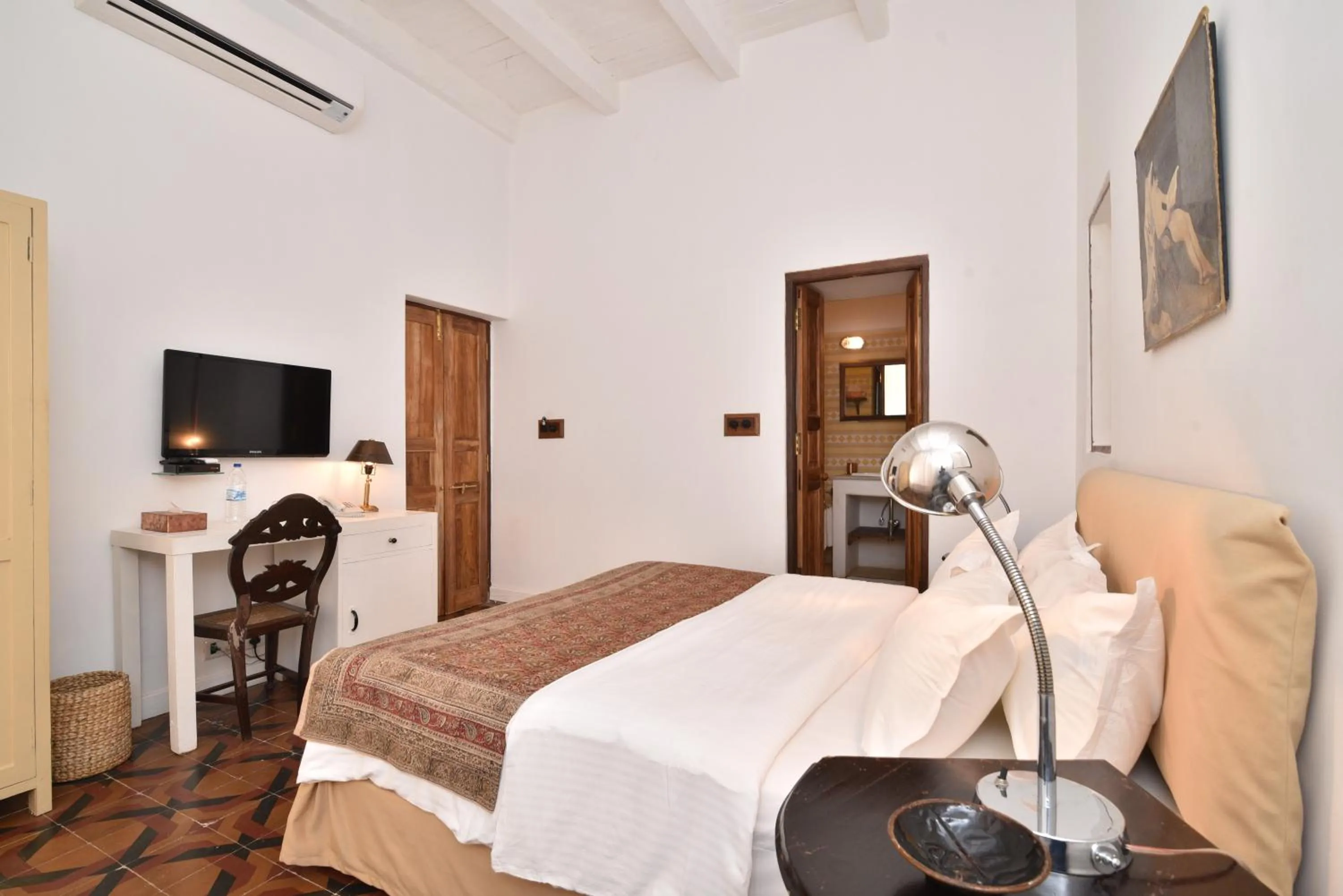 Photo of the whole room, Bed in Mateus Boutique Hotel