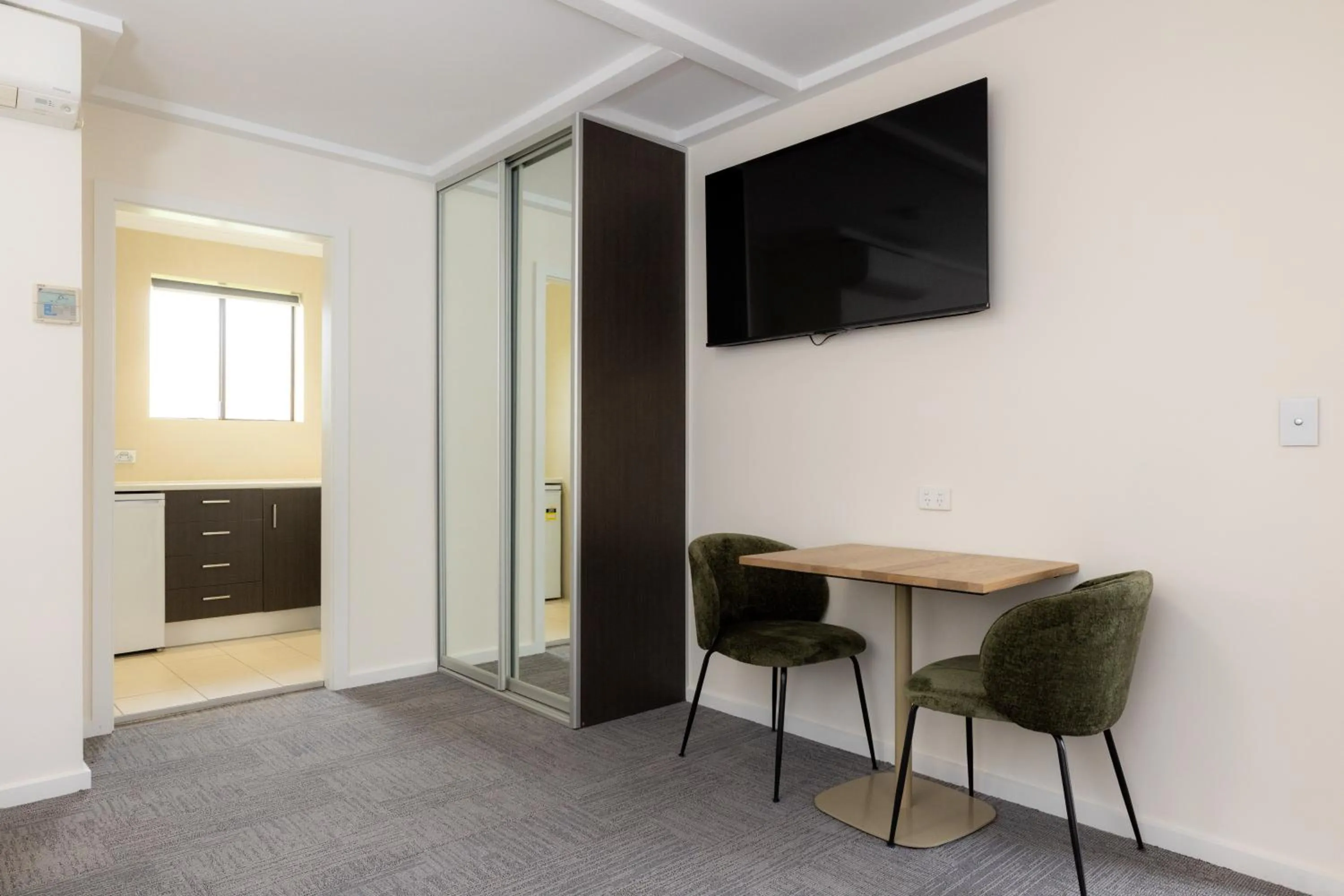 TV and multimedia in Mick O'Sheas