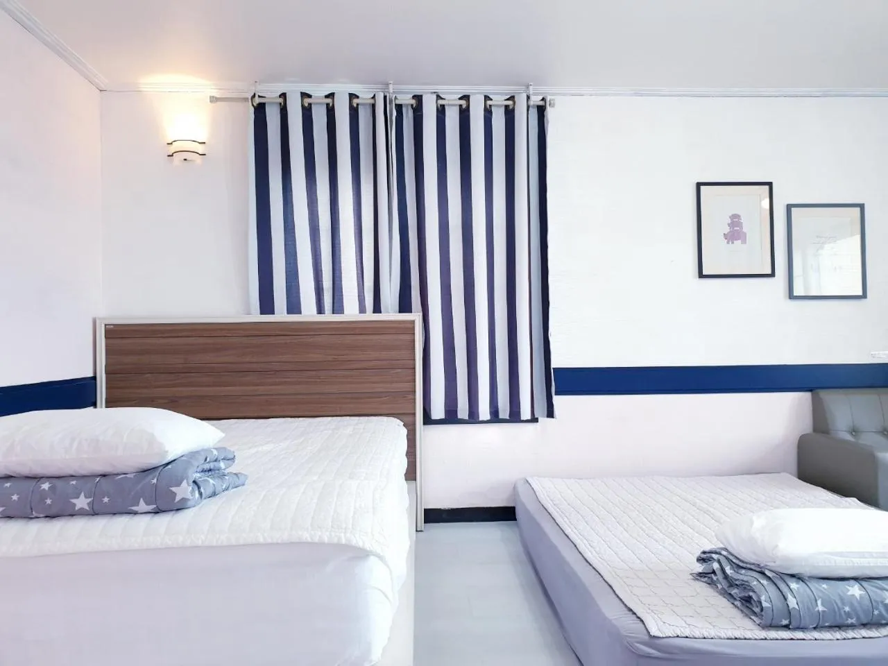 Bed in Morning Beach Pension