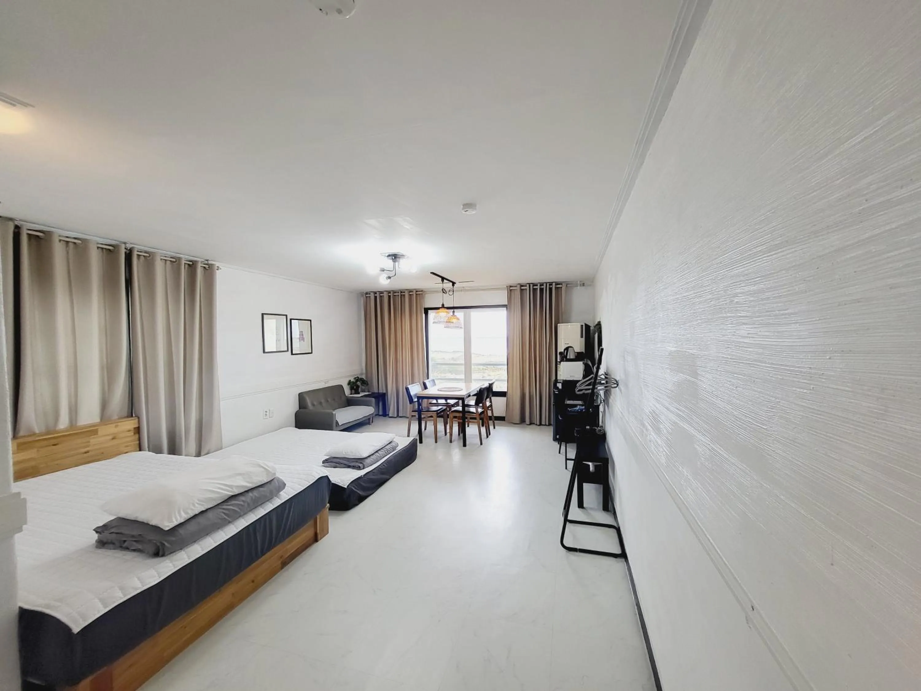 Bed in Morning Beach Pension