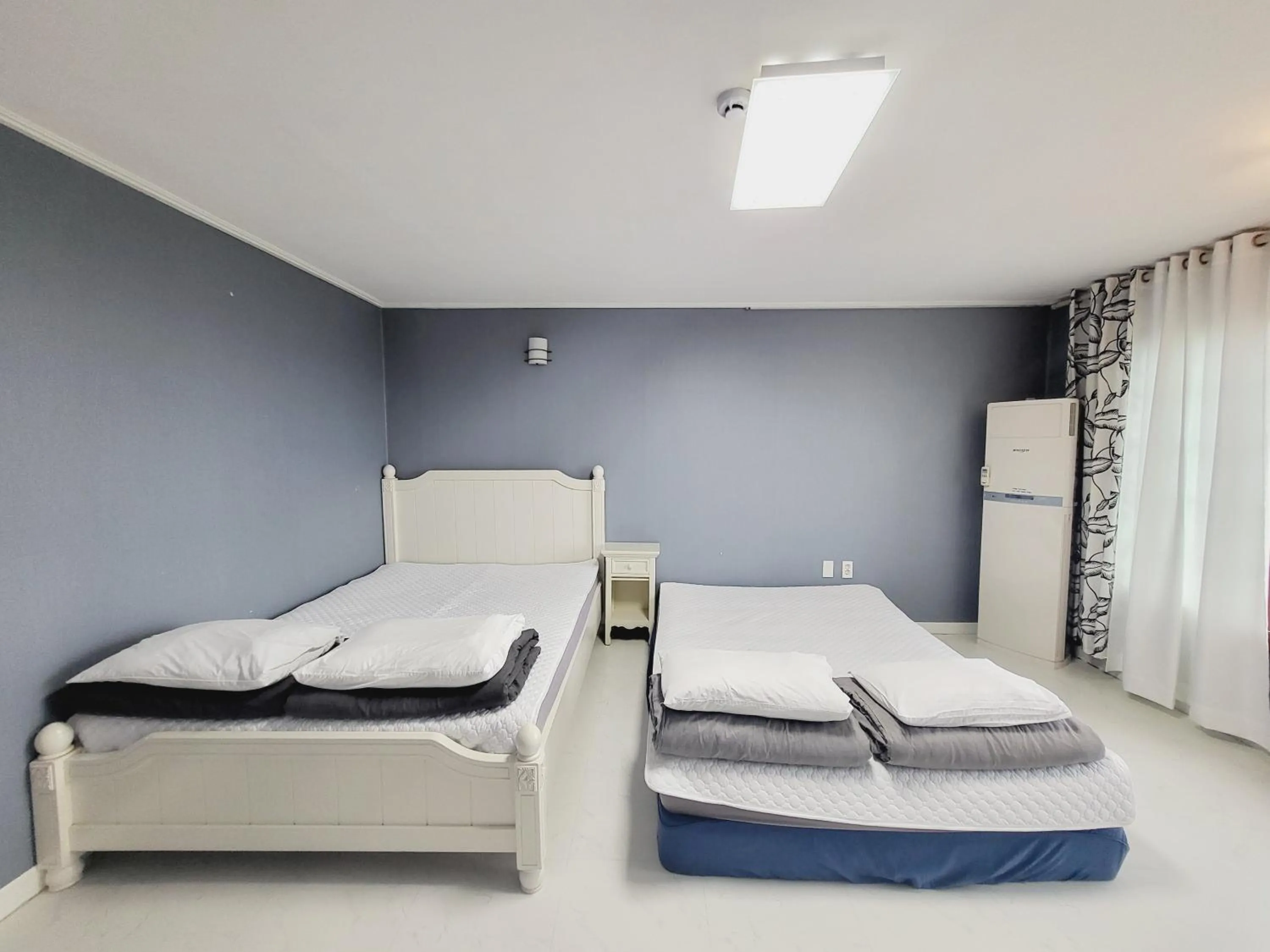 Bed in Morning Beach Pension