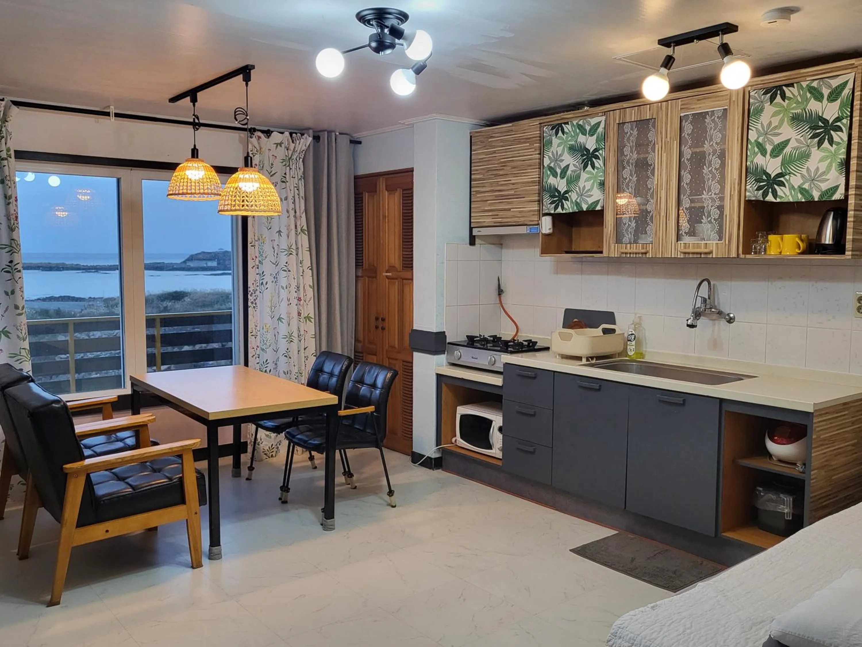 Morning Beach Pension