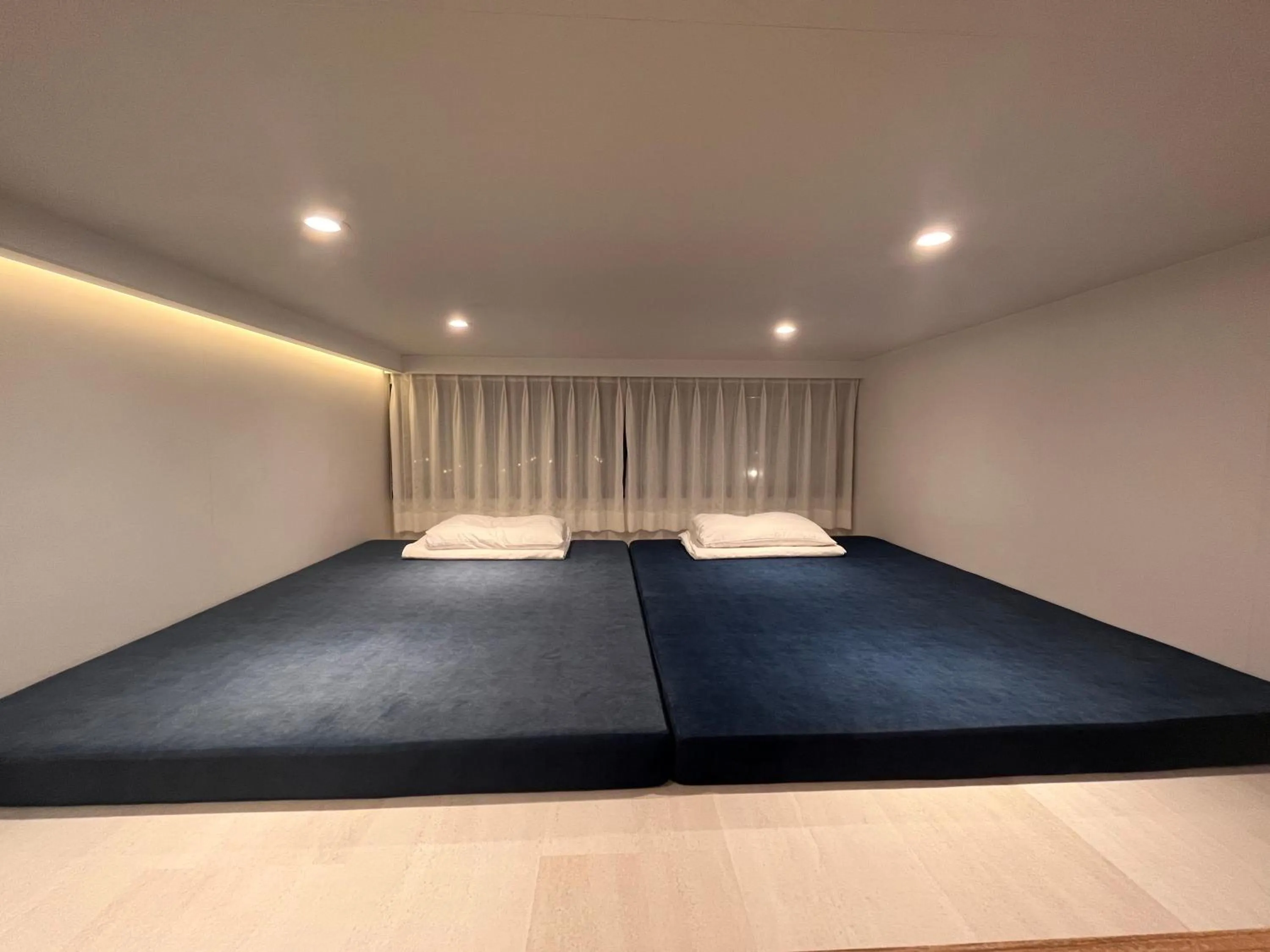 Bed in Morning Beach Pension