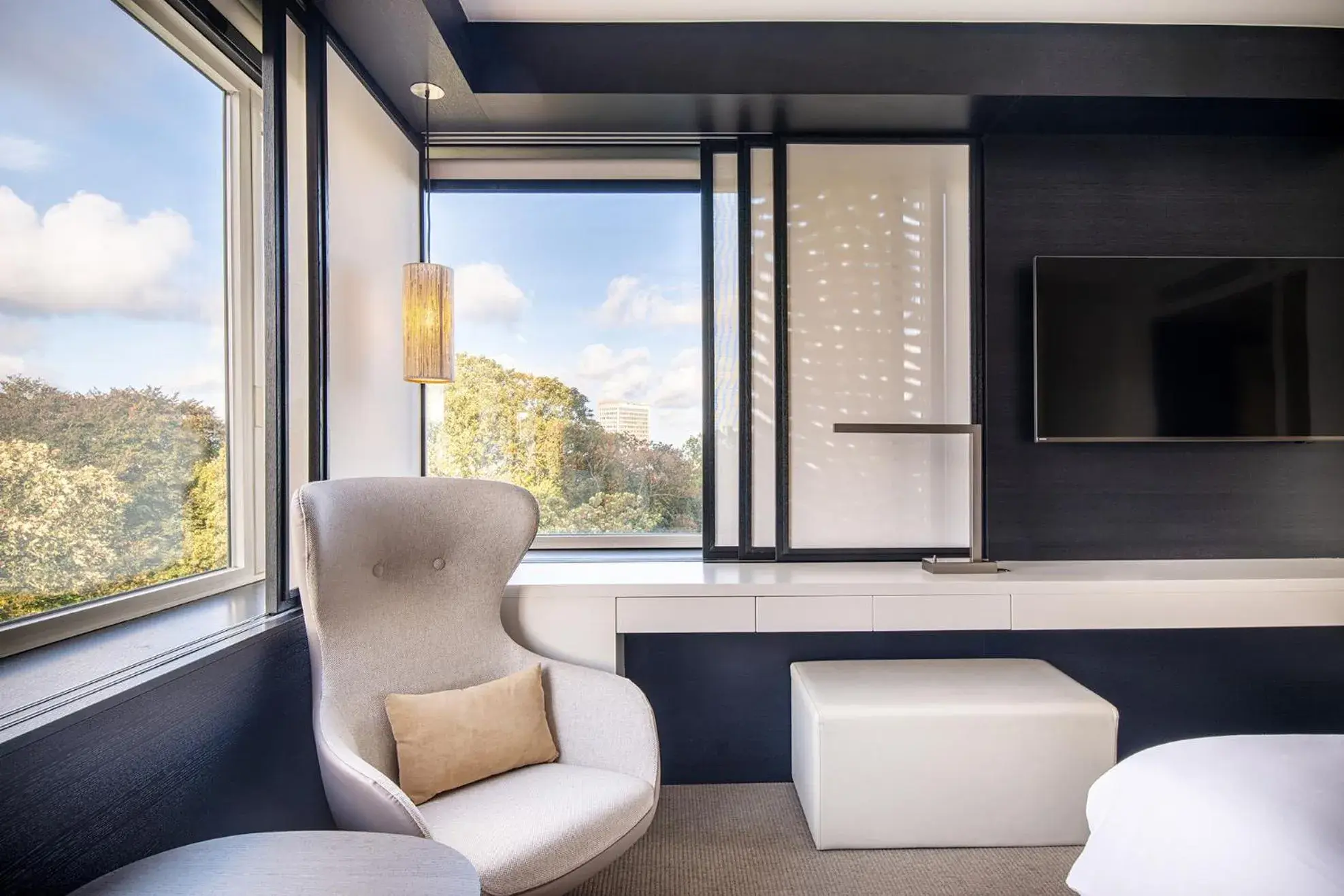 Deluxe Panorama Corner Room with Lounge Access in The Hotel Brussels Deluxe Panorama Corner Room with Lounge Access in The Hotel Brussels