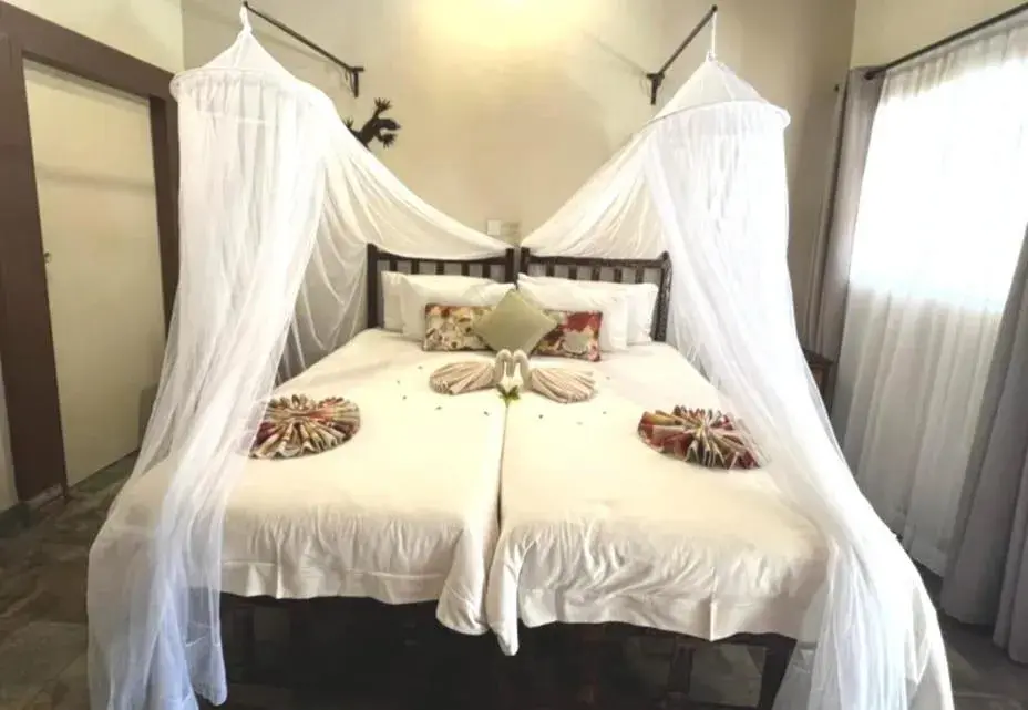 Twin Room - single occupancy in Thebe River Safaris Twin Room - single occupancy in Thebe River Safaris