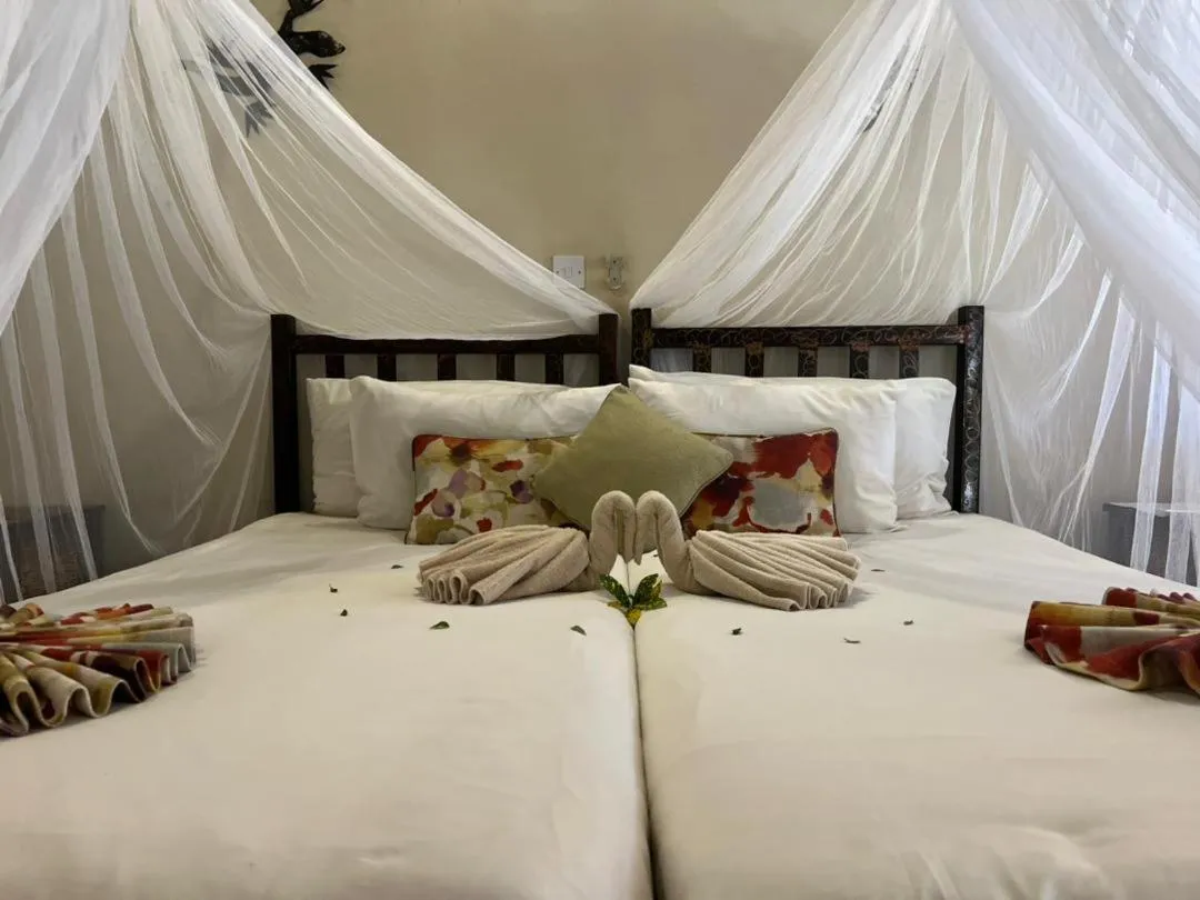 Bedroom, Bed in Thebe River Safaris