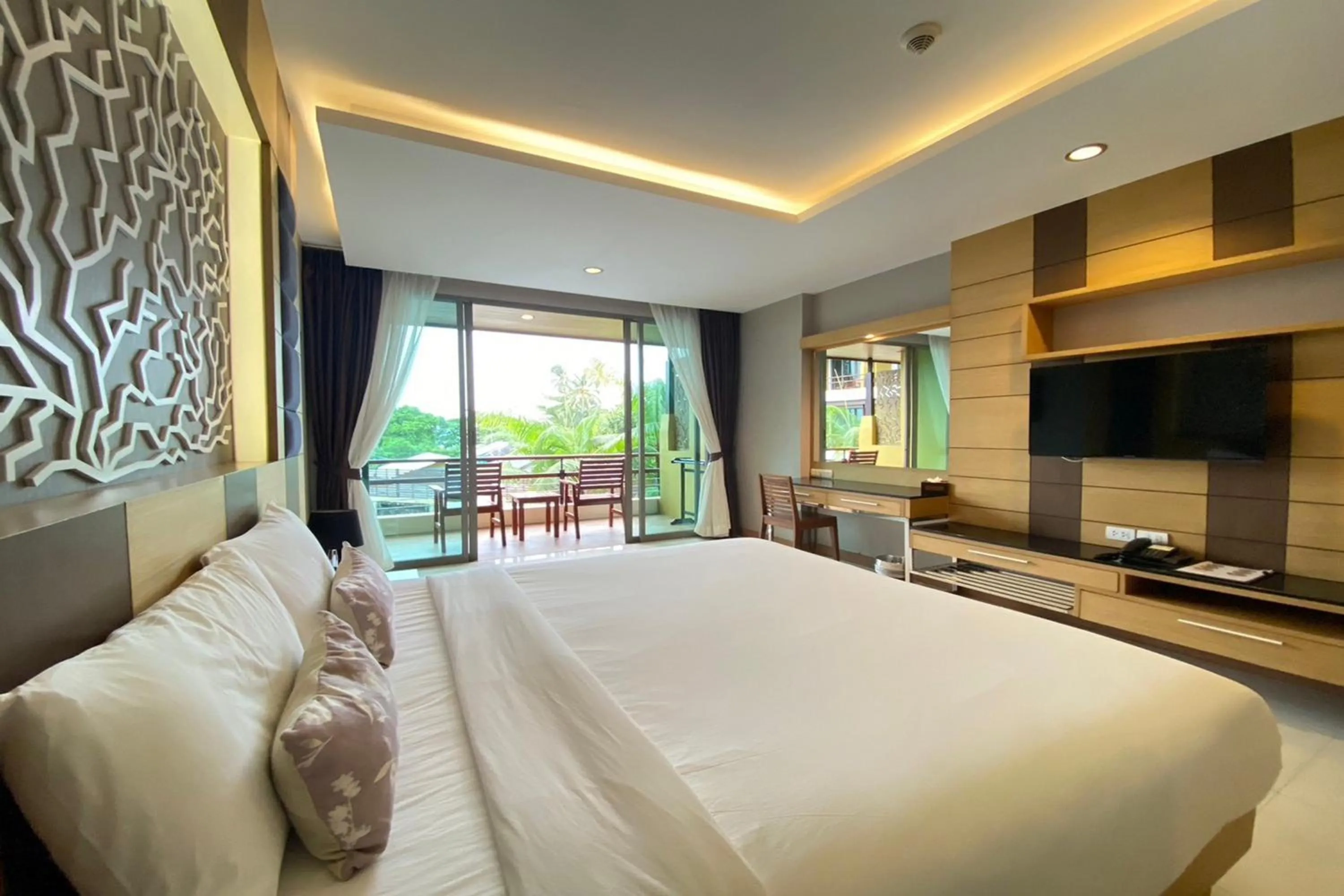 Bedroom, Bed in Aqua Resort Phuket - Near Beach and Chalong Pier