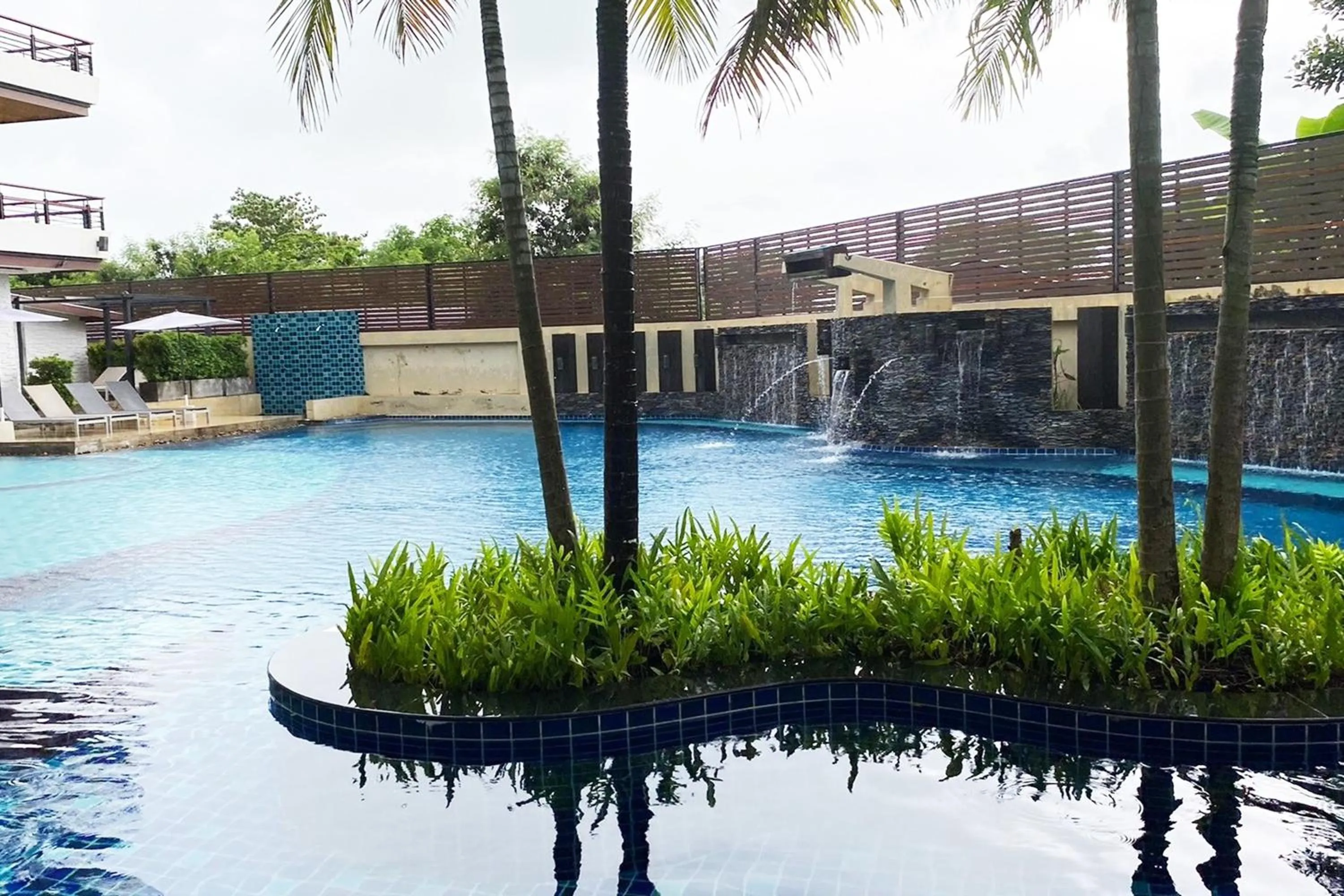 Swimming pool in Aqua Resort Phuket - Near Beach and Chalong Pier