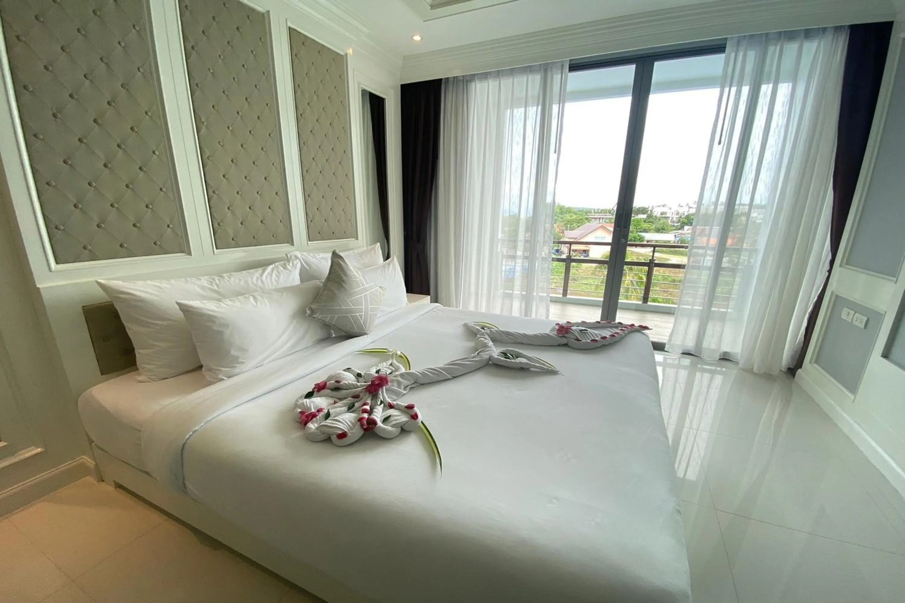 Bedroom, Bed in Aqua Resort Phuket - Near Beach and Chalong Pier