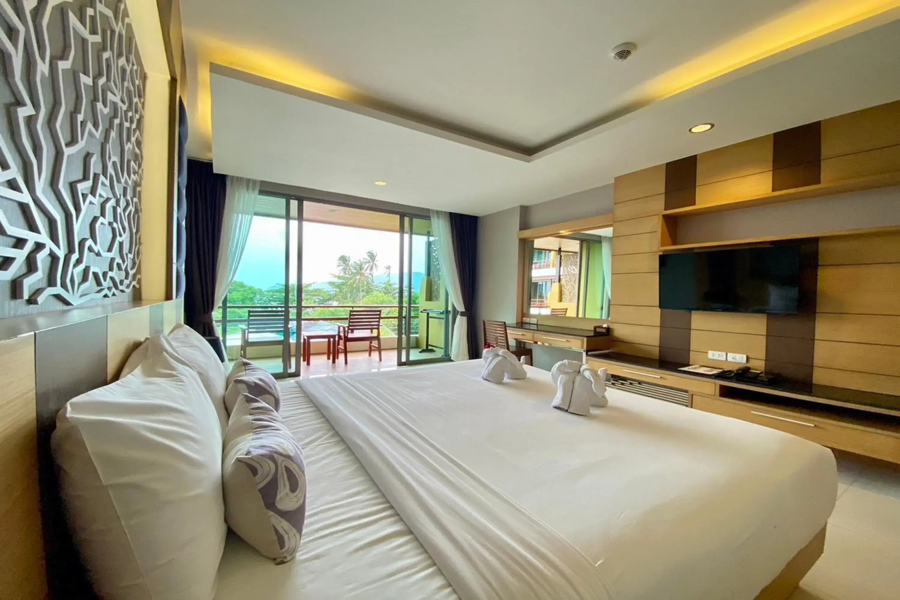 Deluxe Double Room with Sea View in Aqua Resort SHA Plus Deluxe Double Room with Sea View in Aqua Resort SHA Plus