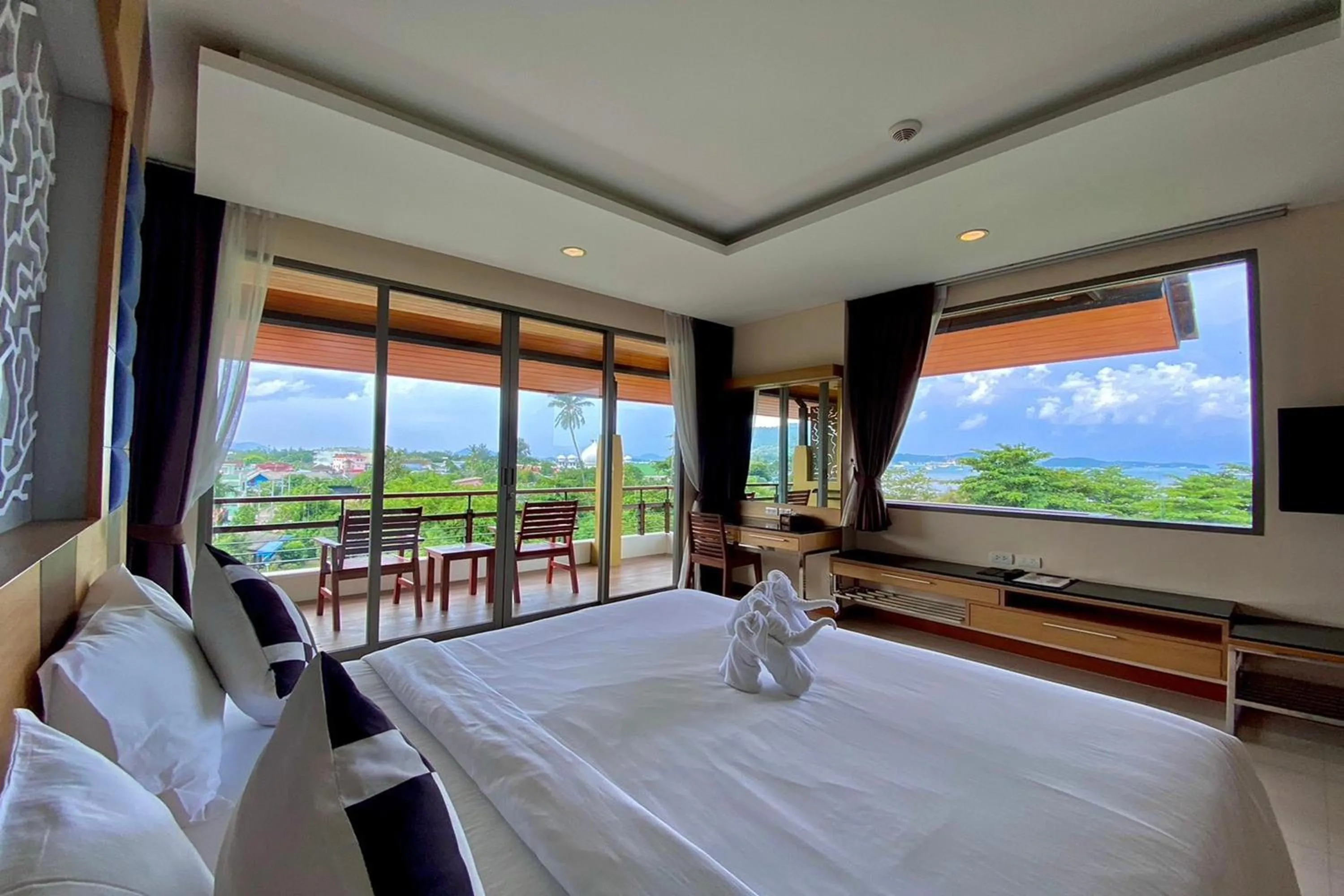 Bedroom in Aqua Resort Phuket - Near Beach and Chalong Pier