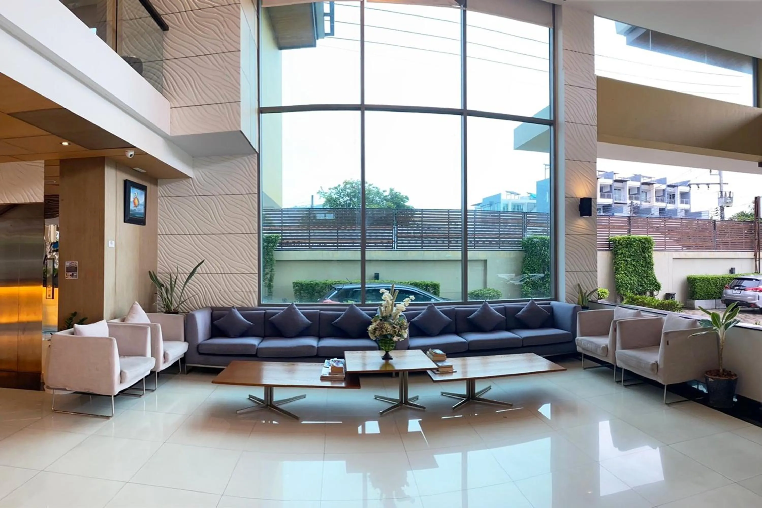 Seating area in Aqua Resort Phuket - Near Beach and Chalong Pier