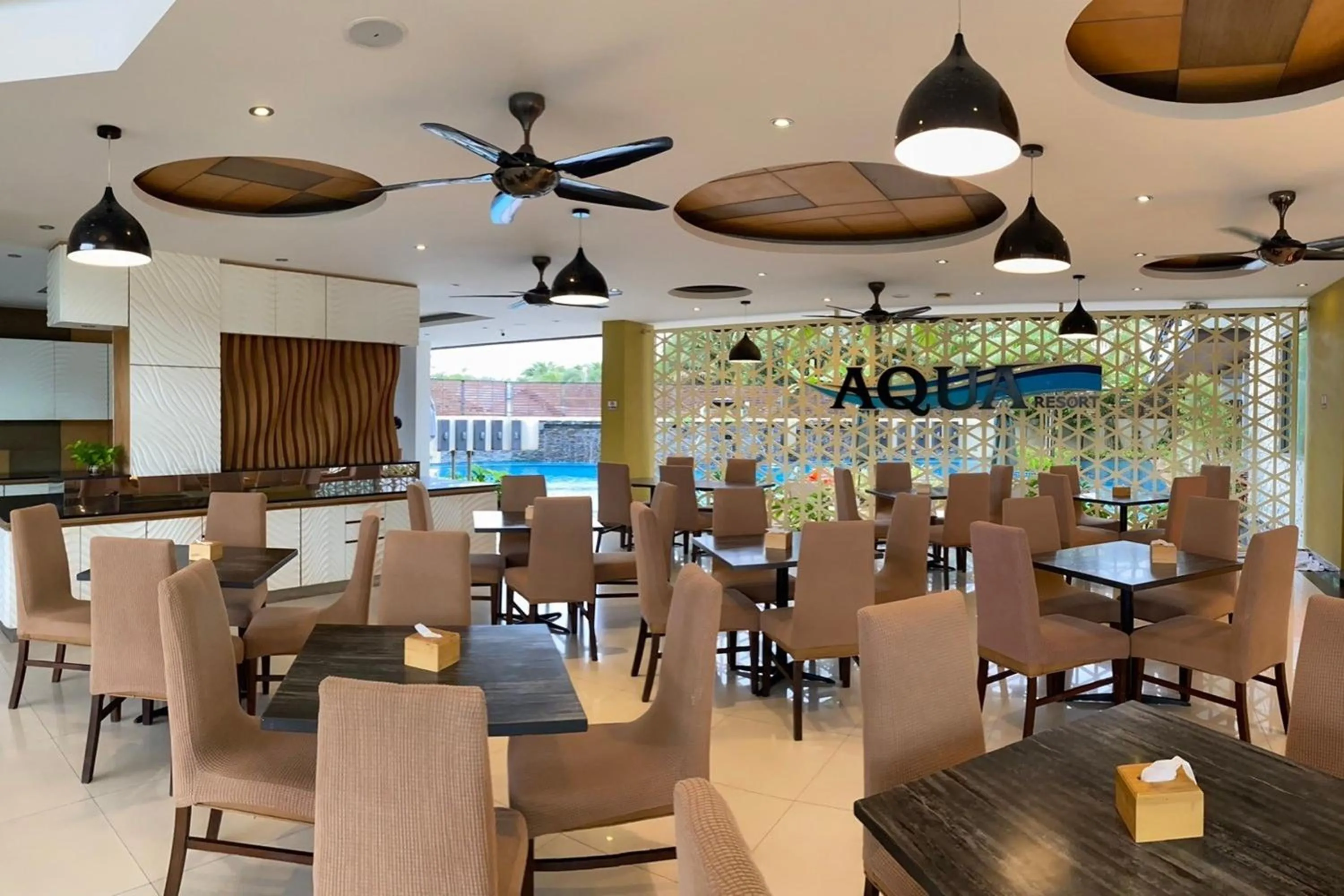 Restaurant/places to eat in Aqua Resort Phuket - Near Beach and Chalong Pier