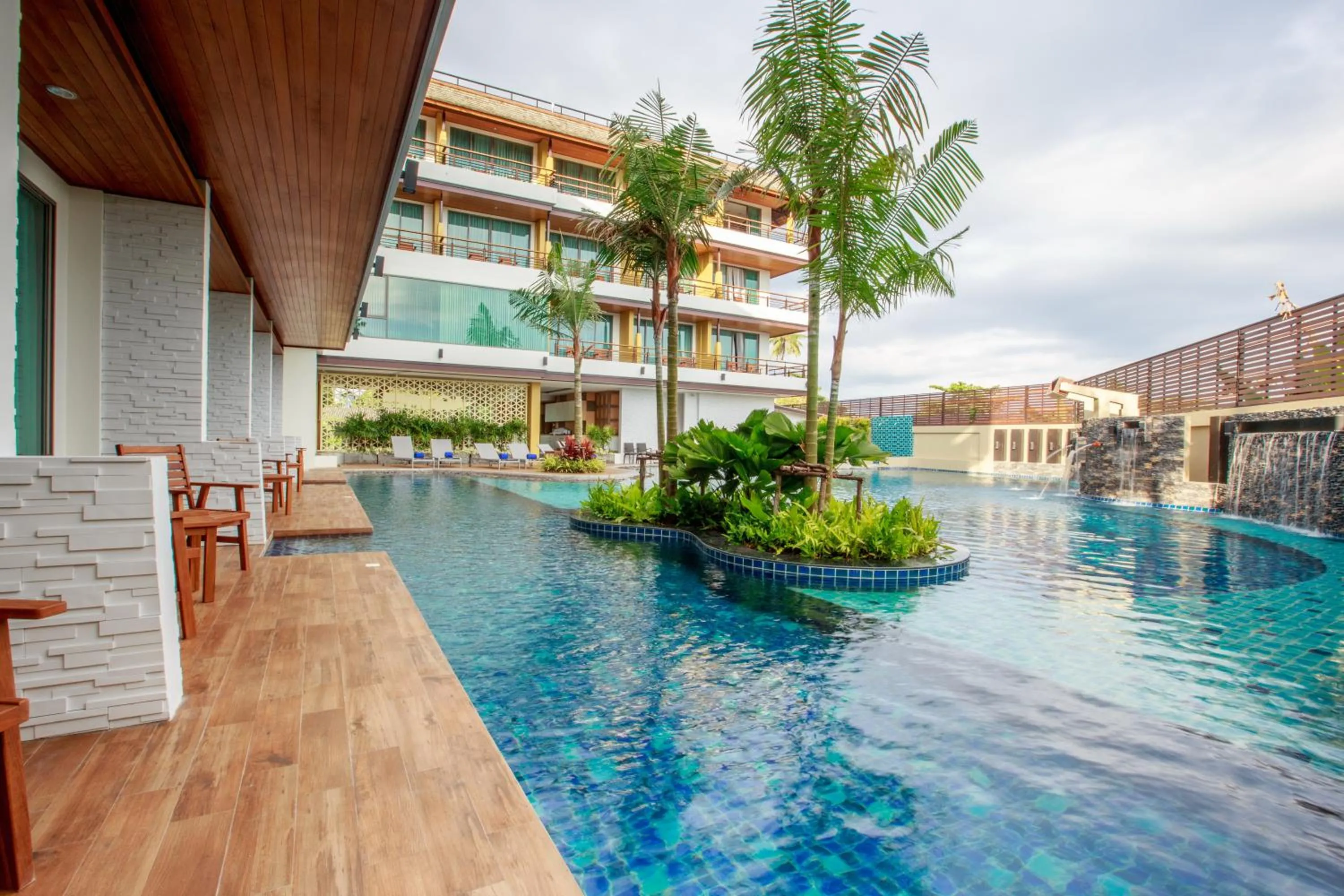 Swimming pool in Aqua Resort Phuket - Near Beach and Chalong Pier