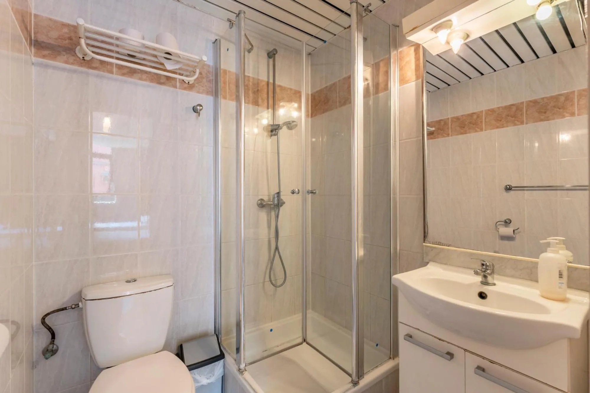 Shower in Condo Gardens Brussels