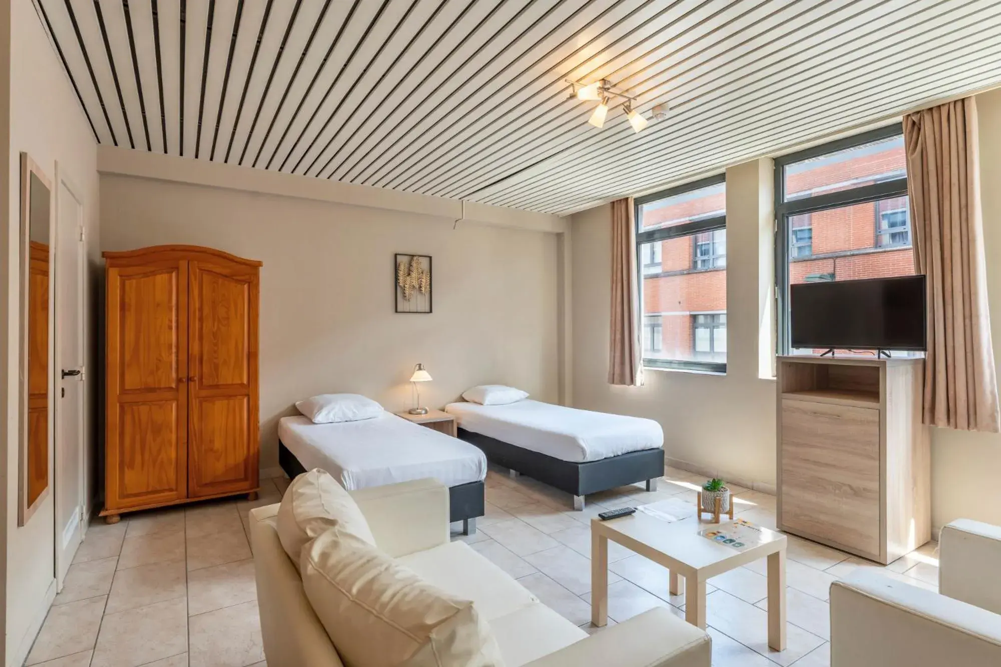 Large Studio in Condo Gardens Brussels Large Studio in Condo Gardens Brussels