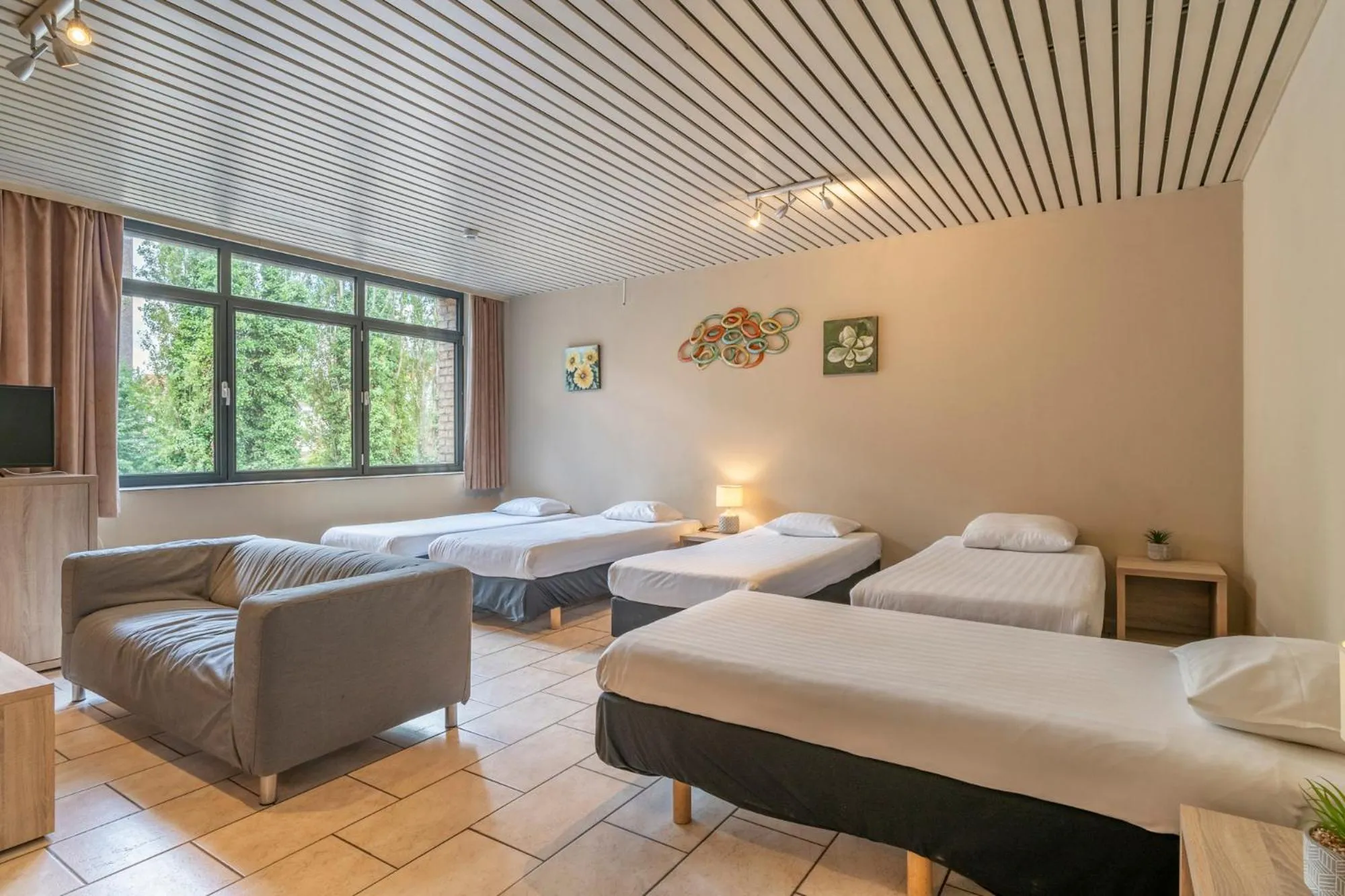 Bed in Condo Gardens Brussels