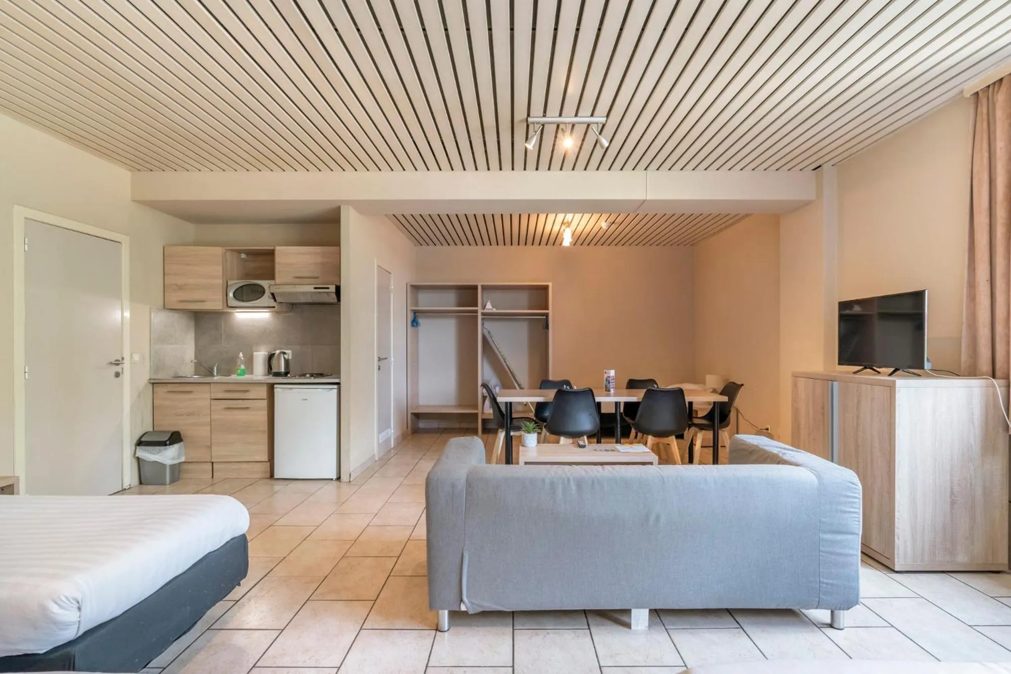 Bed in Condo Gardens Brussels