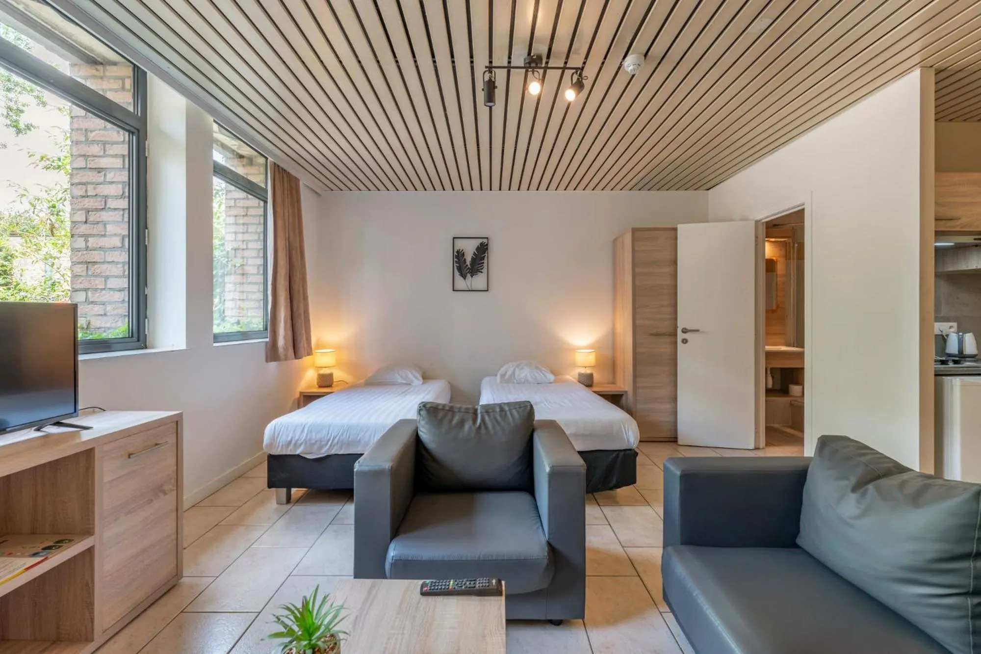 Bed in Condo Gardens Brussels