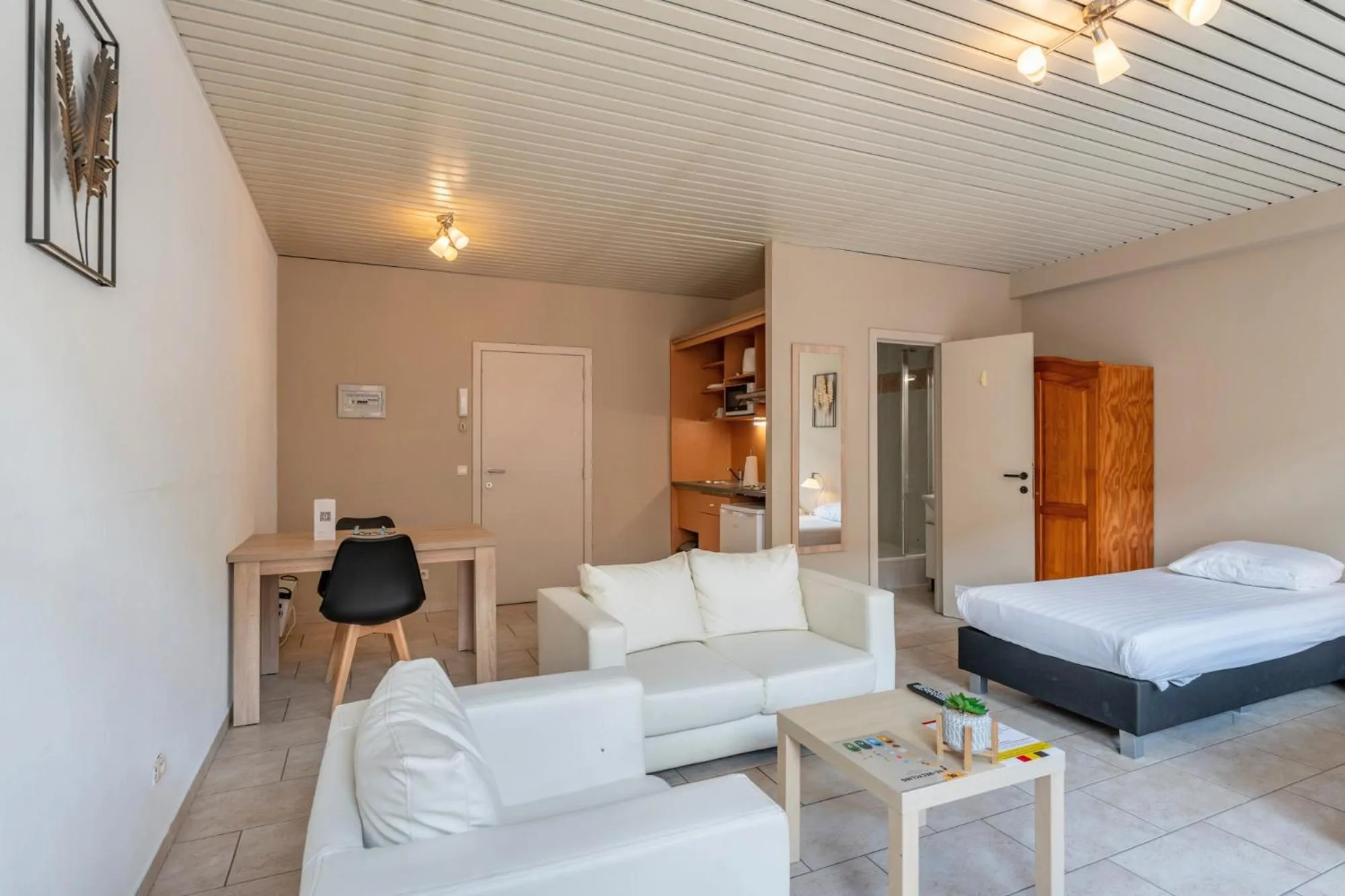 Living room, Bed in Condo Gardens Brussels