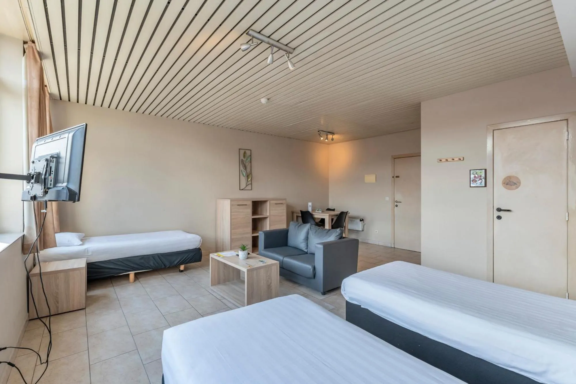 Bed in Condo Gardens Brussels