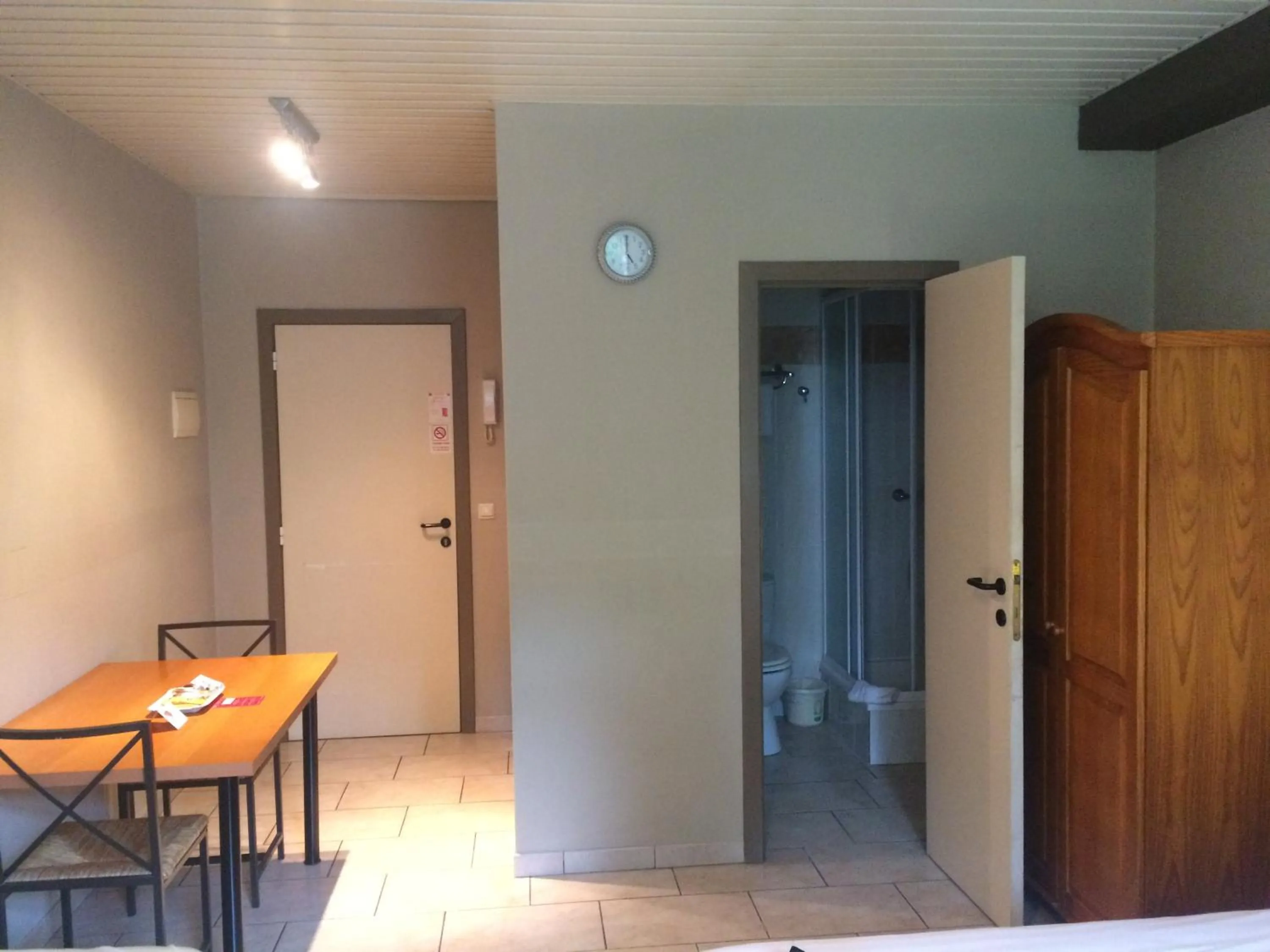 Area and facilities in Condo Gardens Brussels